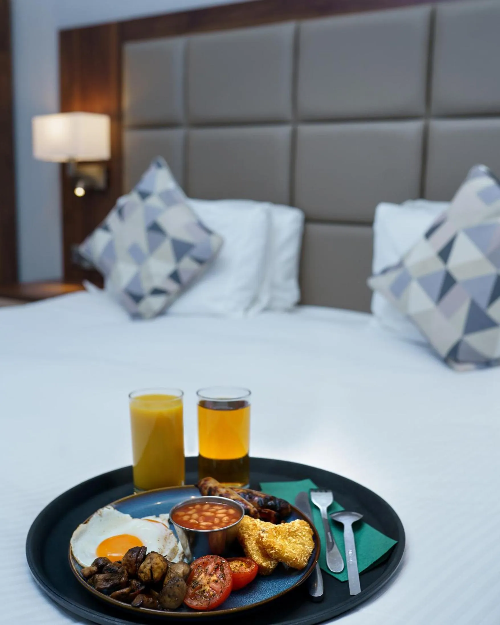 Food and drinks, Bed in Manchester Airport Stanley Hotel by Belvilla
