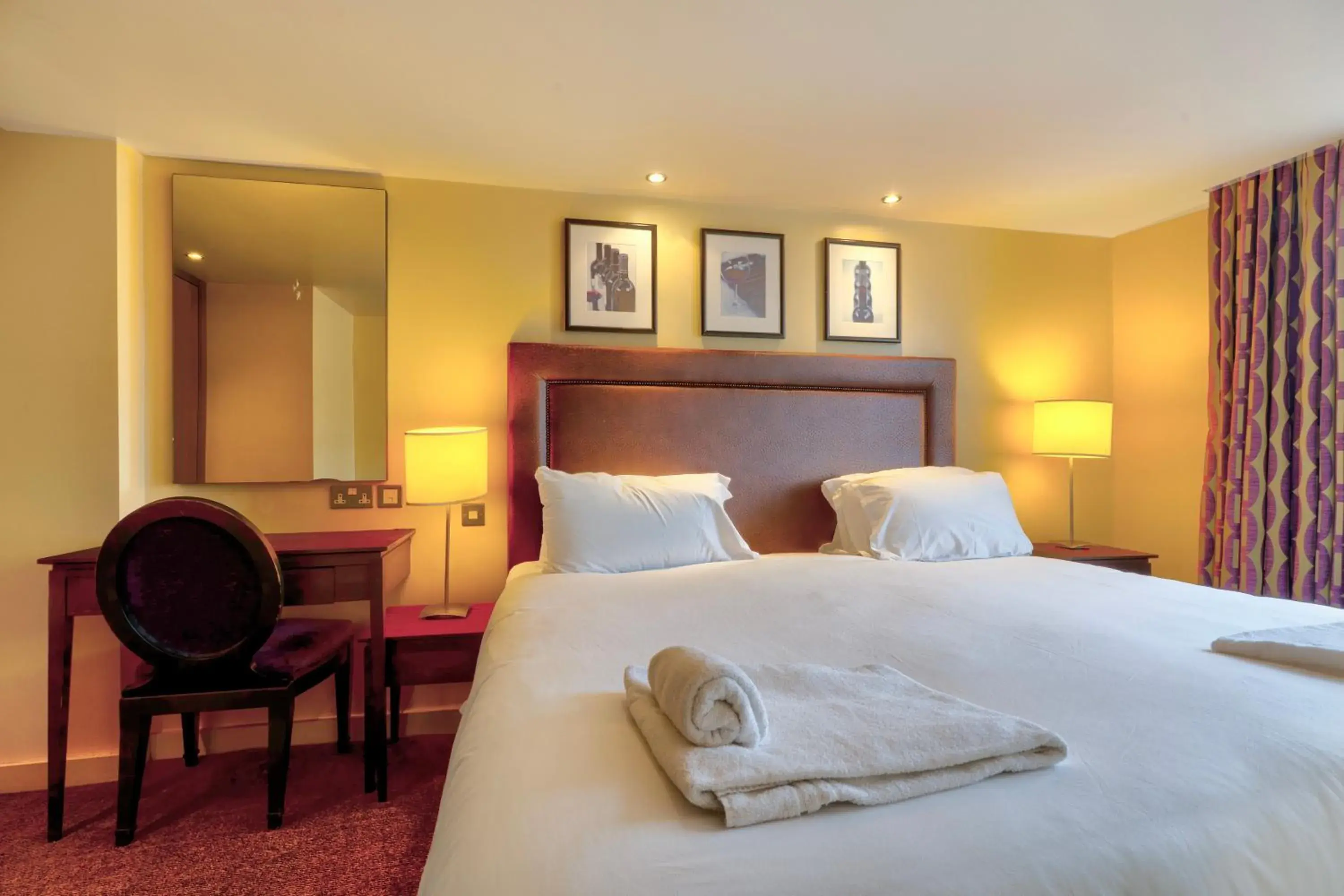 Bedroom, Bed in Manchester Airport Stanley Hotel by Belvilla Bedroom, Bed in Manchester Airport Stanley Hotel by Belvilla