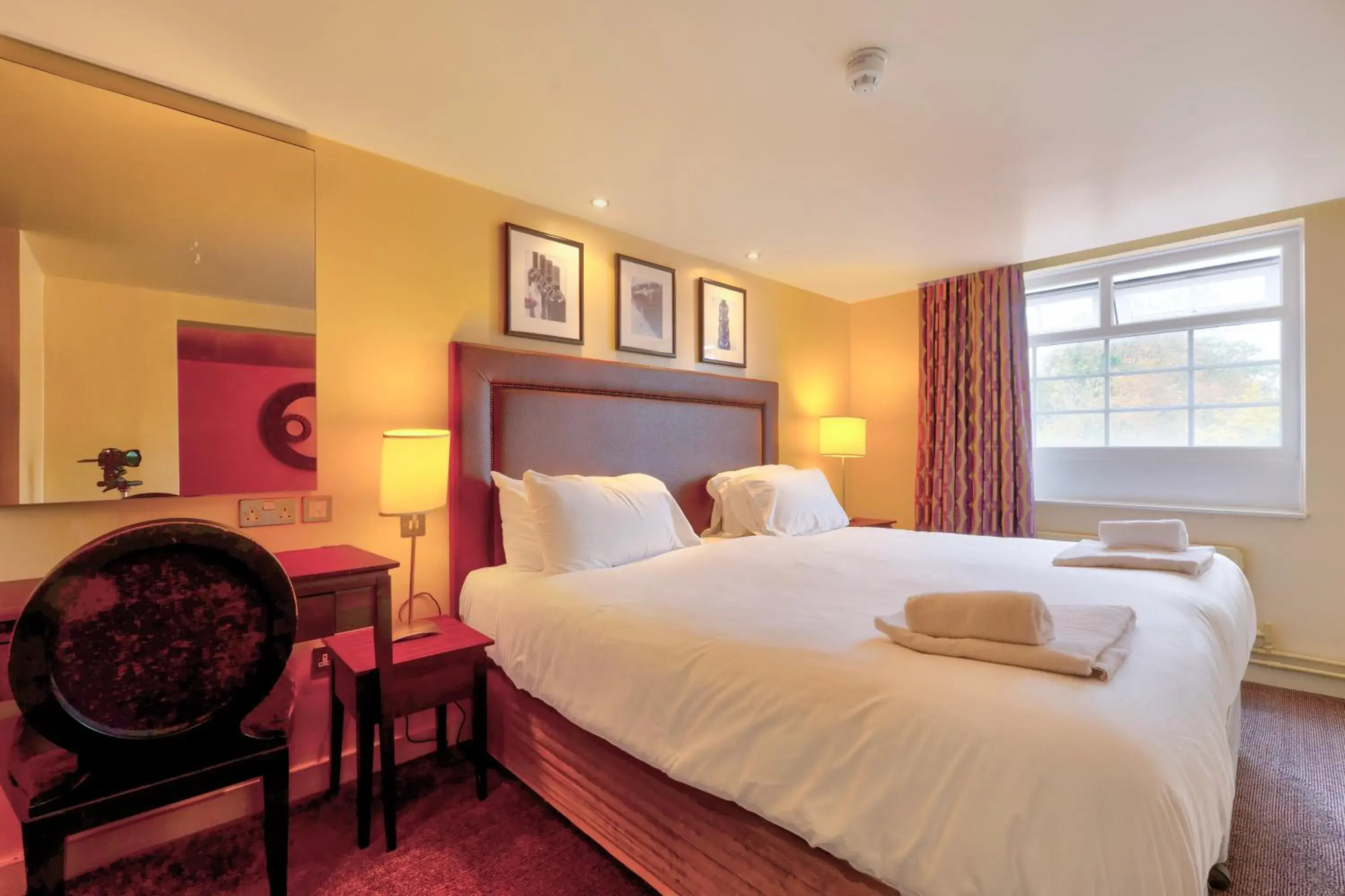 Bedroom, Bed in Manchester Airport Stanley Hotel by Belvilla Bedroom, Bed in Manchester Airport Stanley Hotel by Belvilla