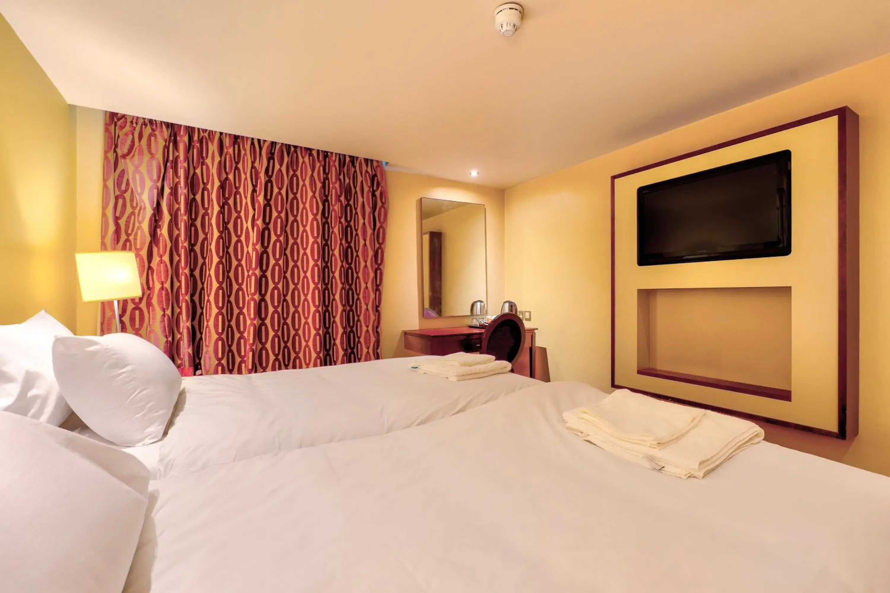 Bedroom, Bed in Manchester Airport Stanley Hotel by Belvilla Bedroom, Bed in Manchester Airport Stanley Hotel by Belvilla