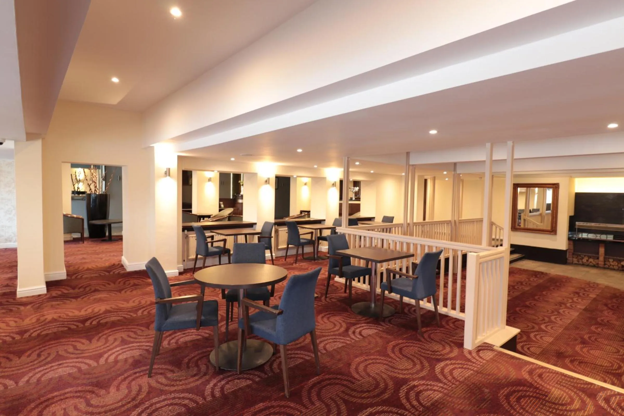 Restaurant/places to eat in Manchester Airport Stanley Hotel by Belvilla