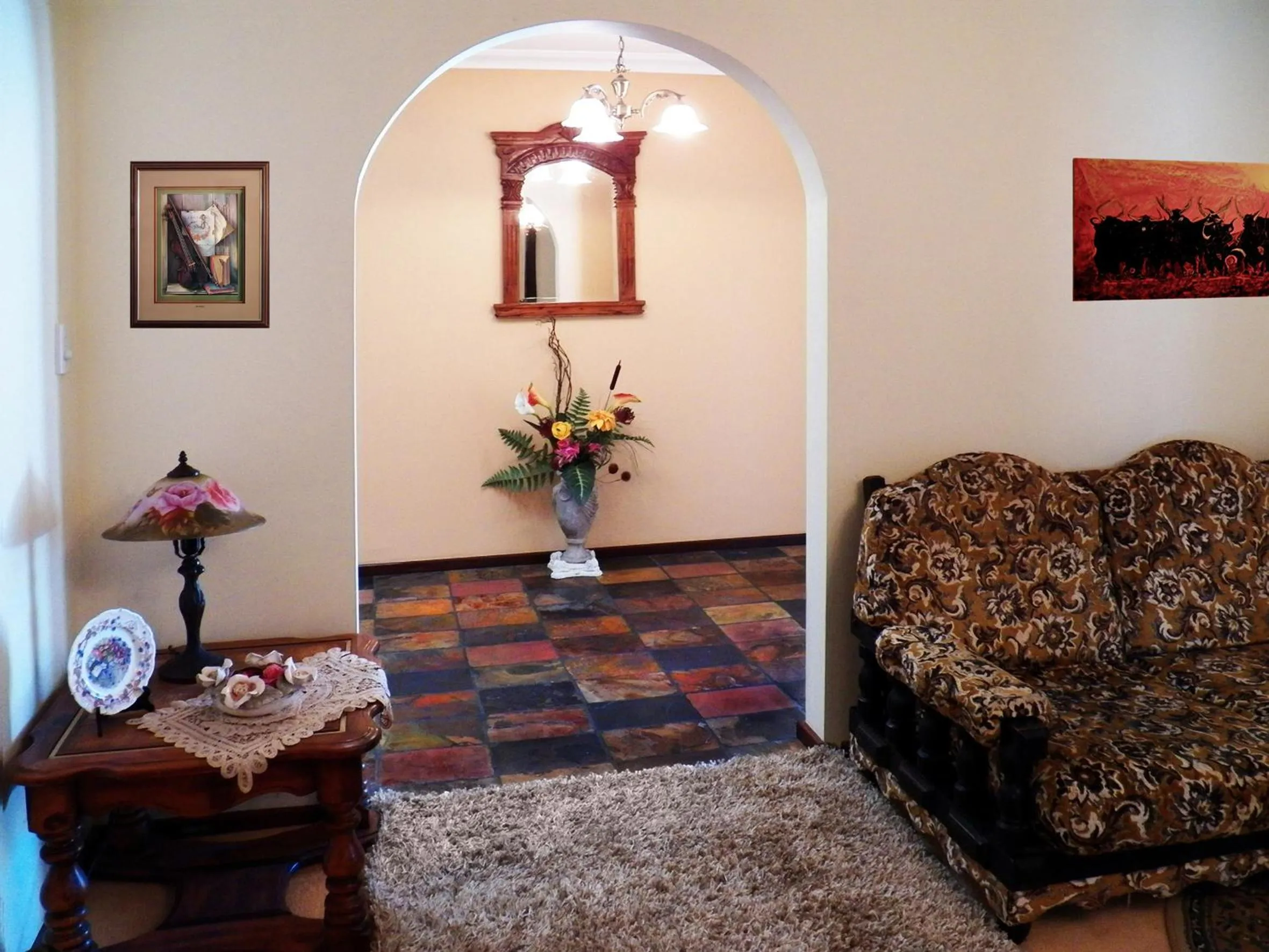 Communal lounge/ TV room in The Spanish Guesthouse, Private Rooms