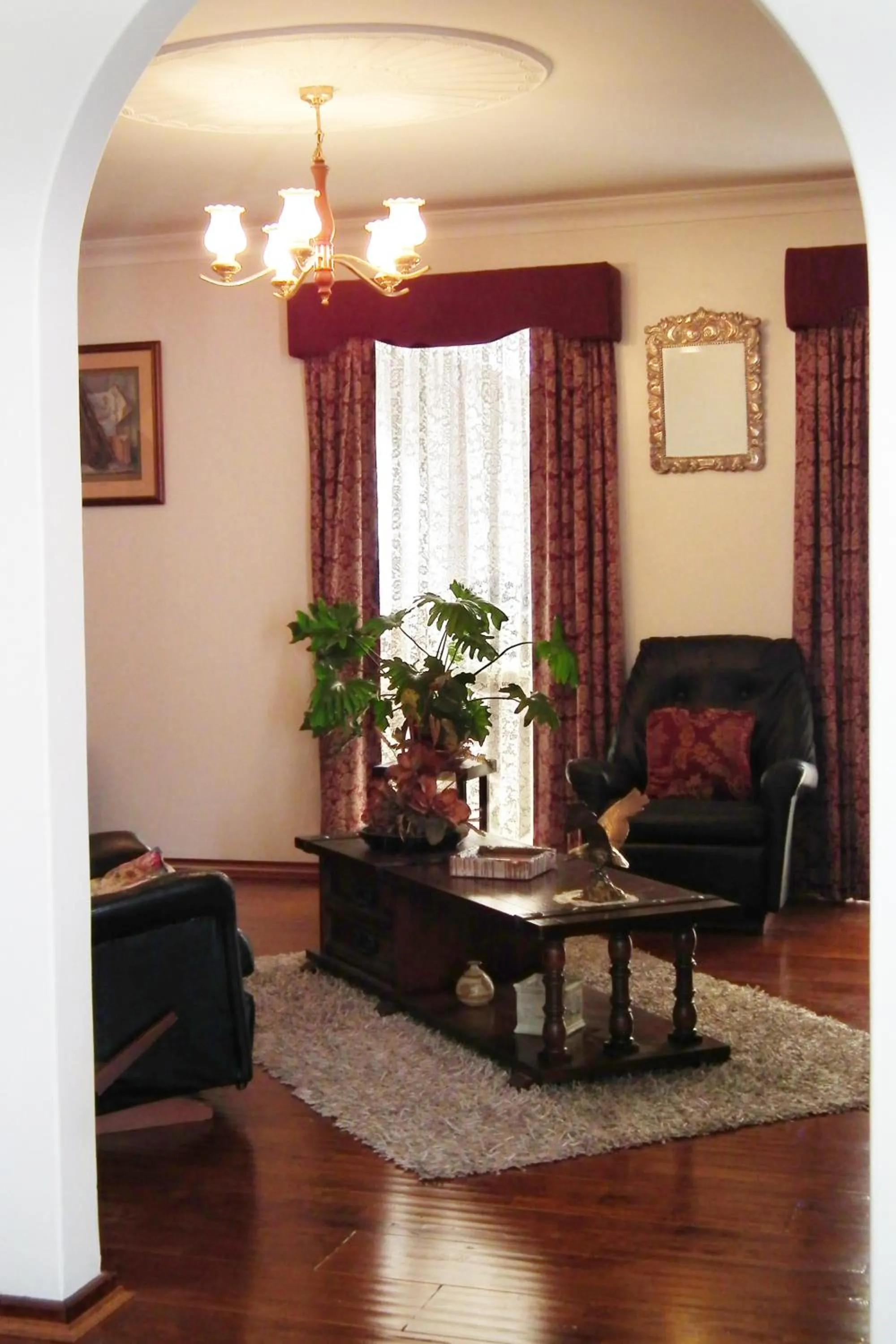 Communal lounge/ TV room in The Spanish Guesthouse, Private Rooms