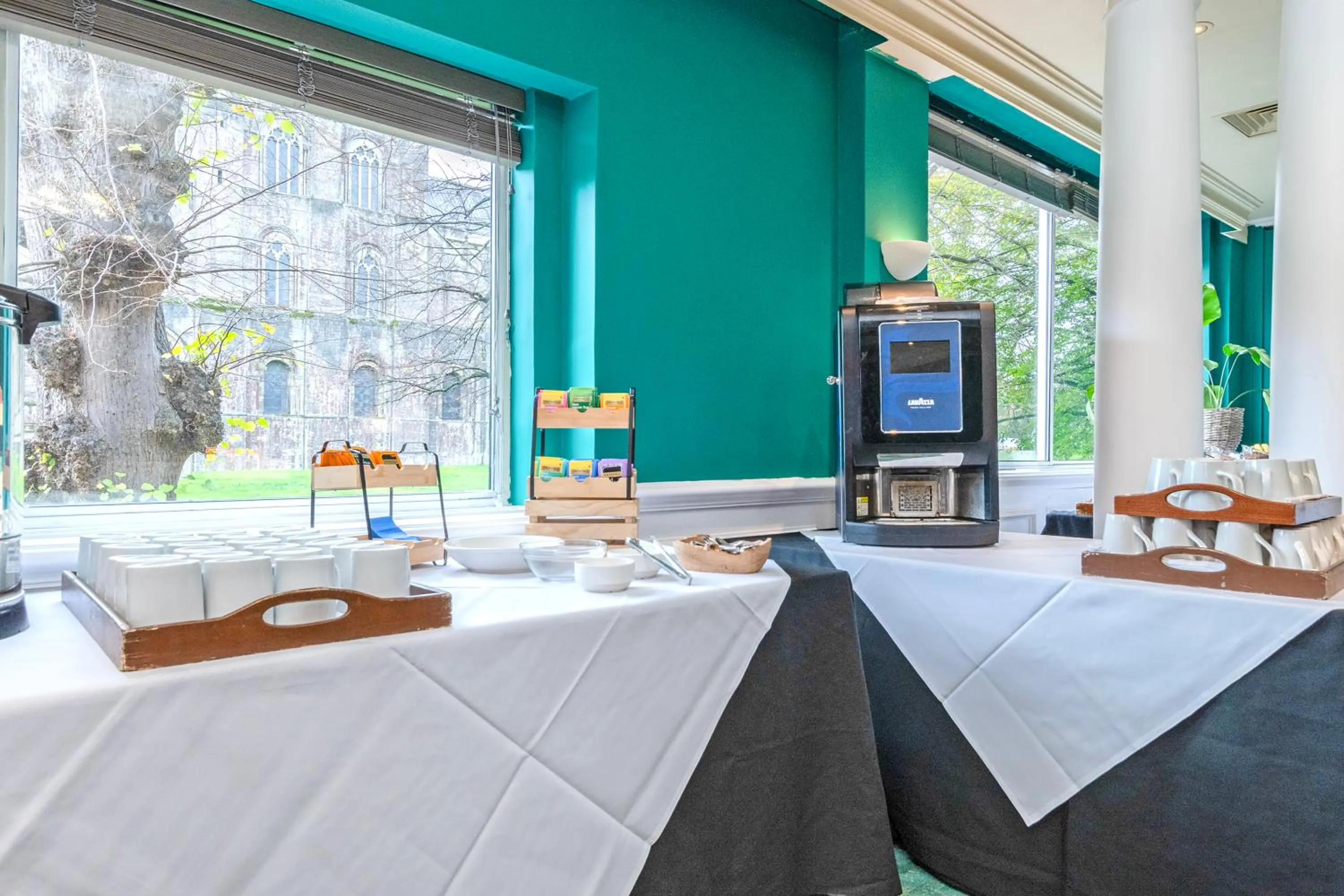 Restaurant/places to eat in Winchester Wessex Hotel by Sunday