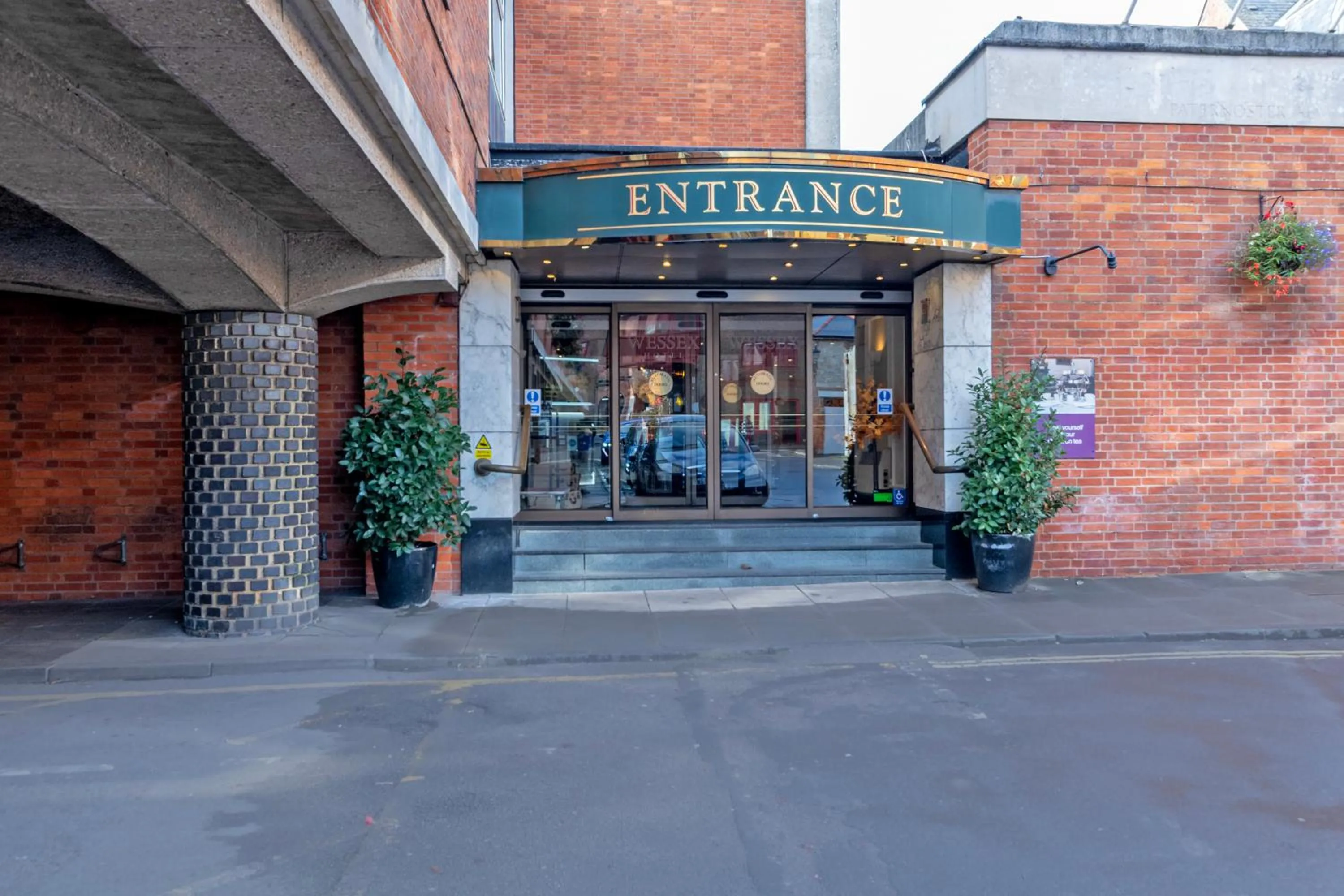 Facade/entrance in Winchester Wessex Hotel by Sunday