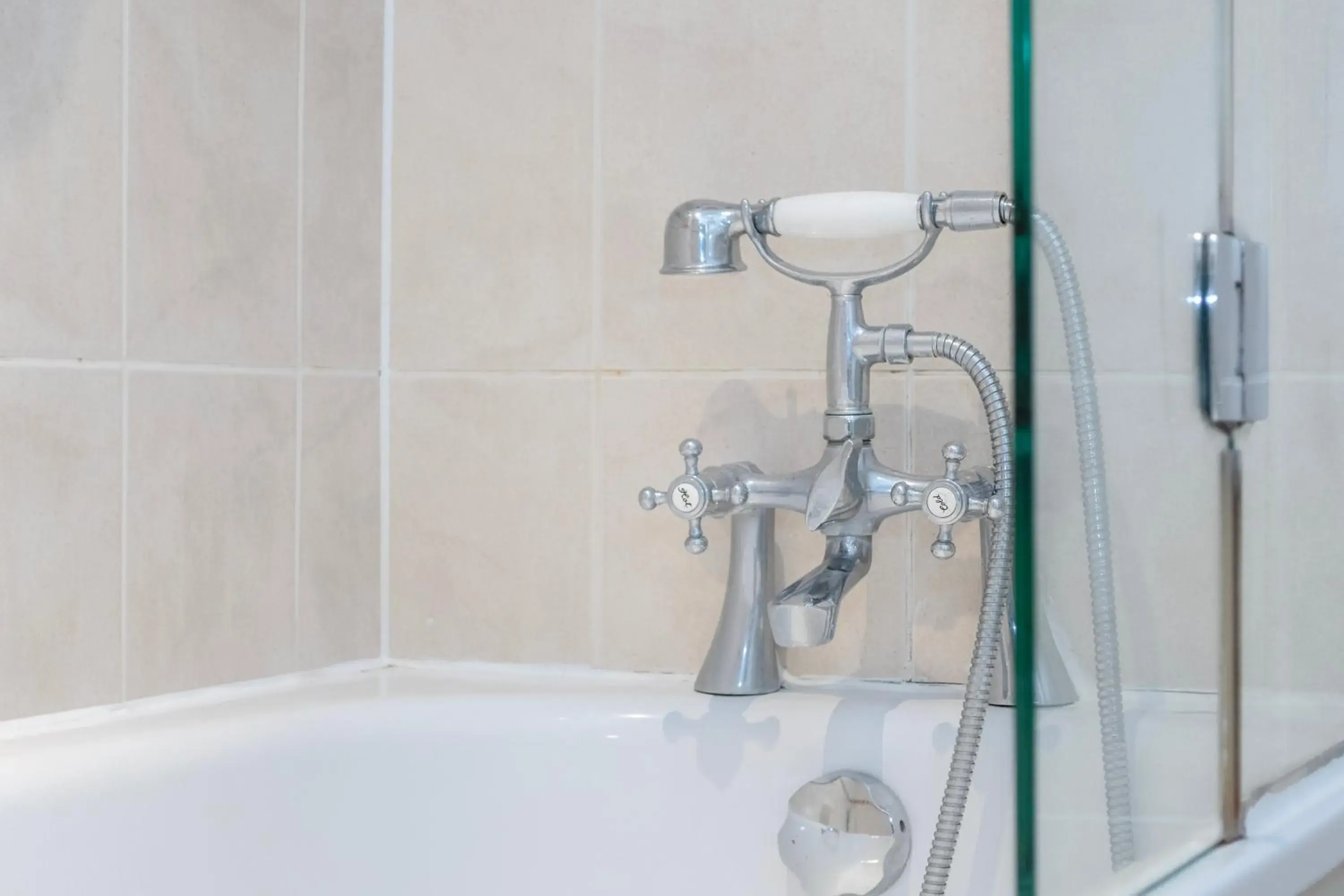 Bathroom in Winchester Wessex Hotel by Sunday Bathroom in Winchester Wessex Hotel by Sunday