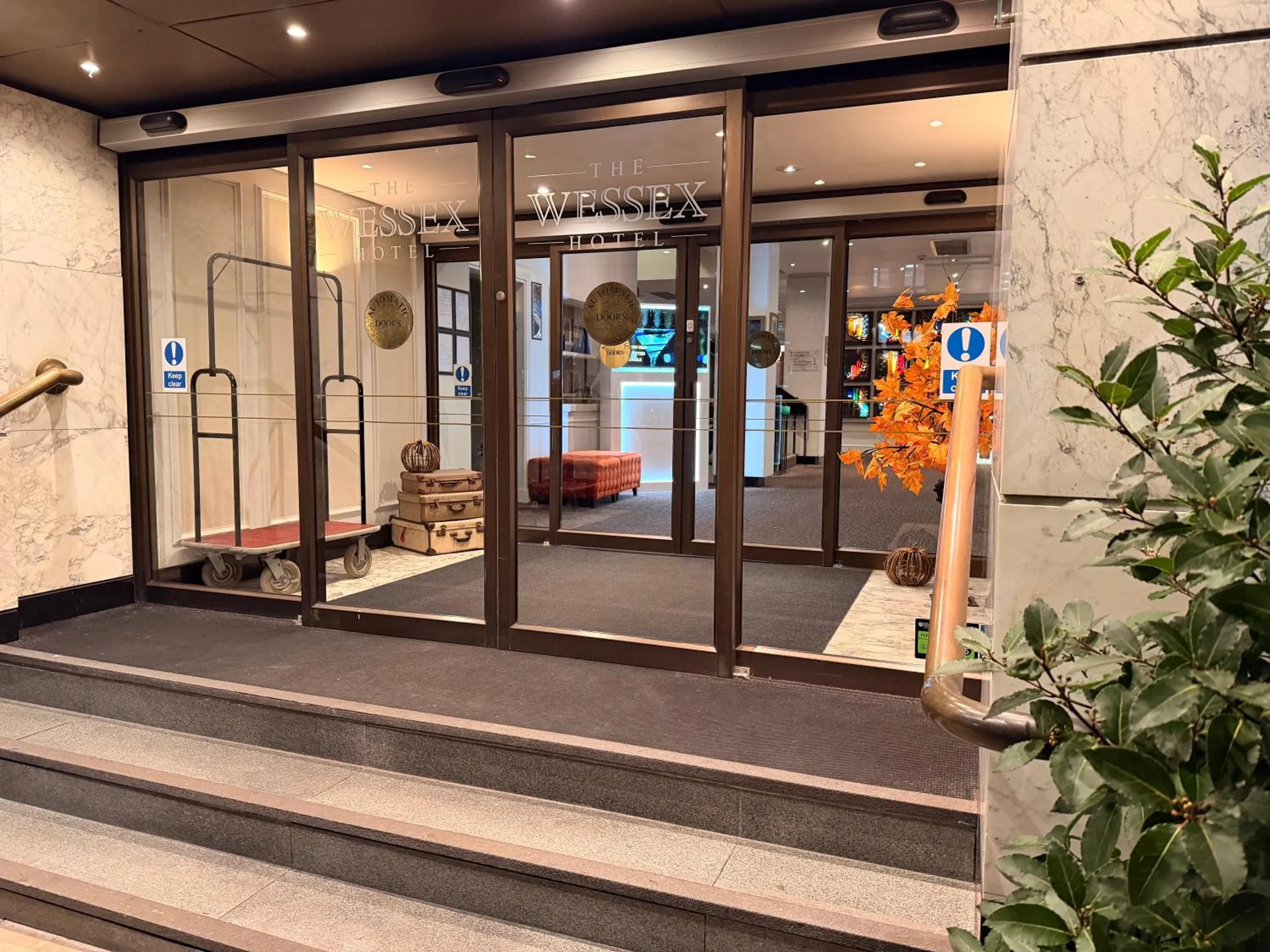 Facade/entrance in Winchester Wessex Hotel by Sunday