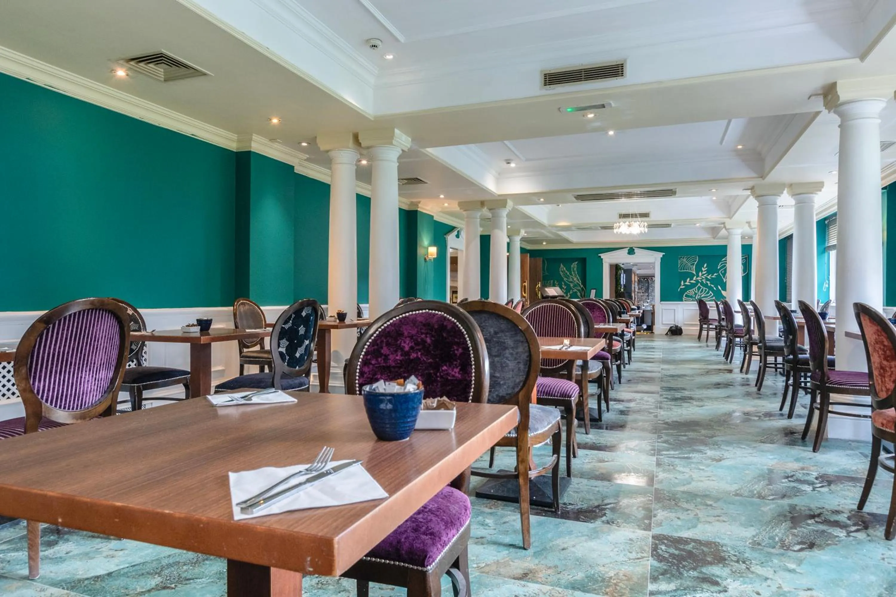 Restaurant/places to eat in Winchester Wessex Hotel by Sunday