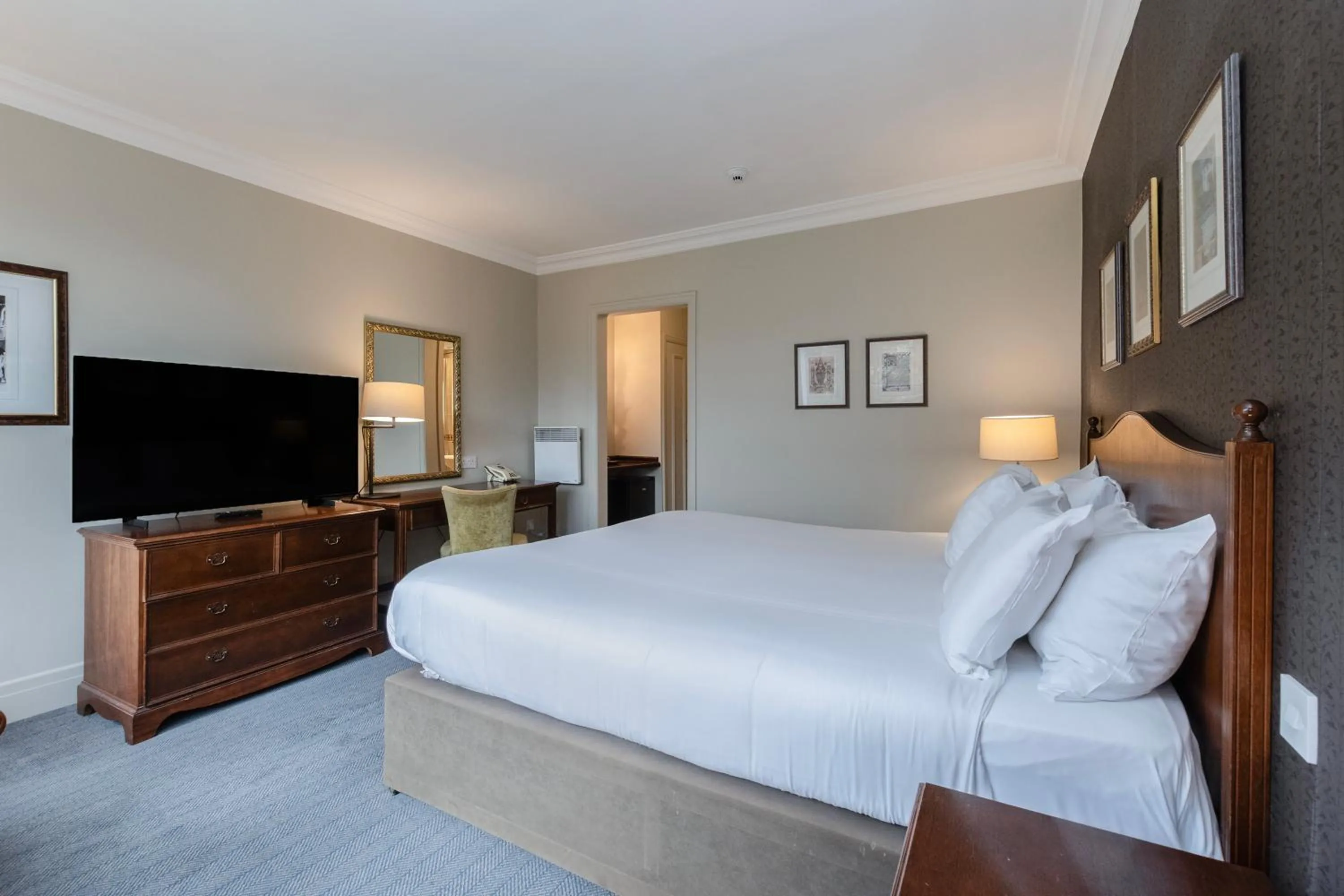 Bedroom, Bed in Winchester Wessex Hotel by Sunday