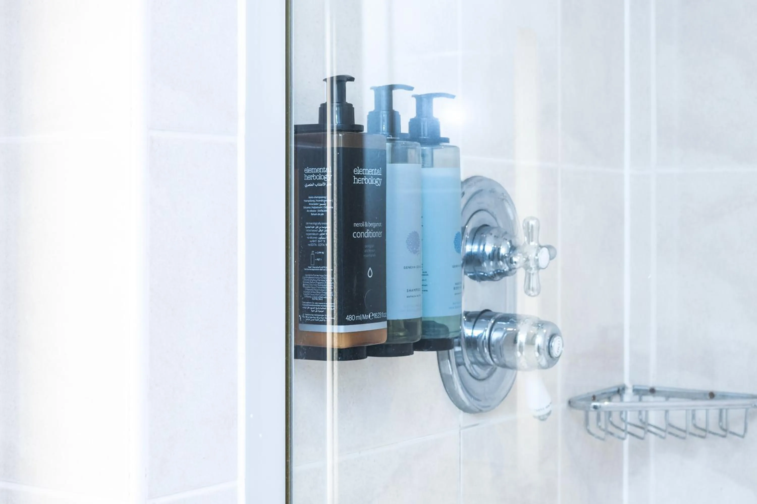 Shower in Winchester Wessex Hotel by Sunday