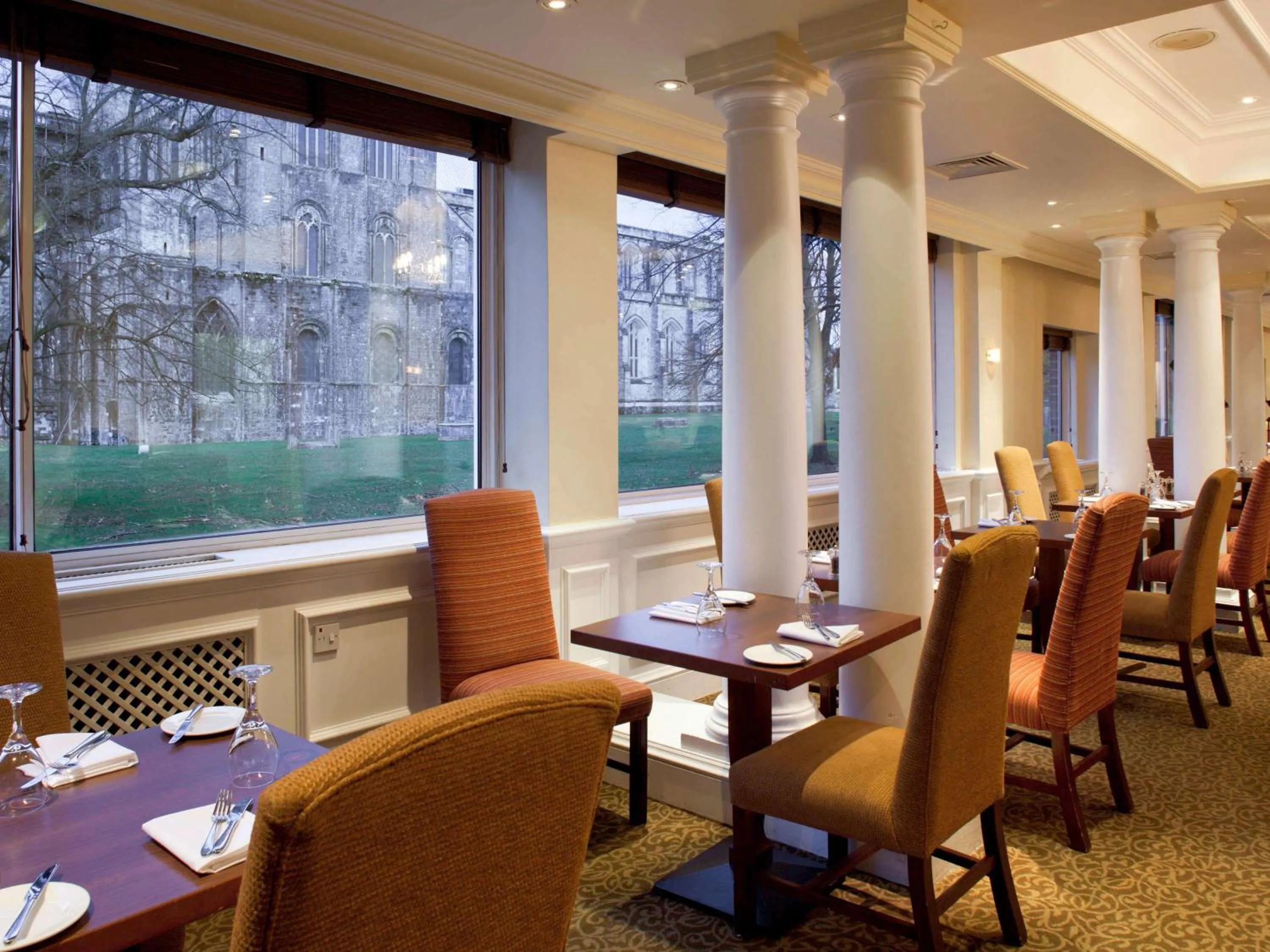 Restaurant/places to eat in Winchester Wessex Hotel by Sunday