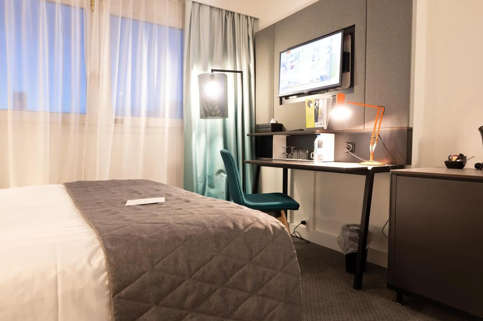 TV and multimedia, Bed in Holiday Inn Calais-Centre by IHG