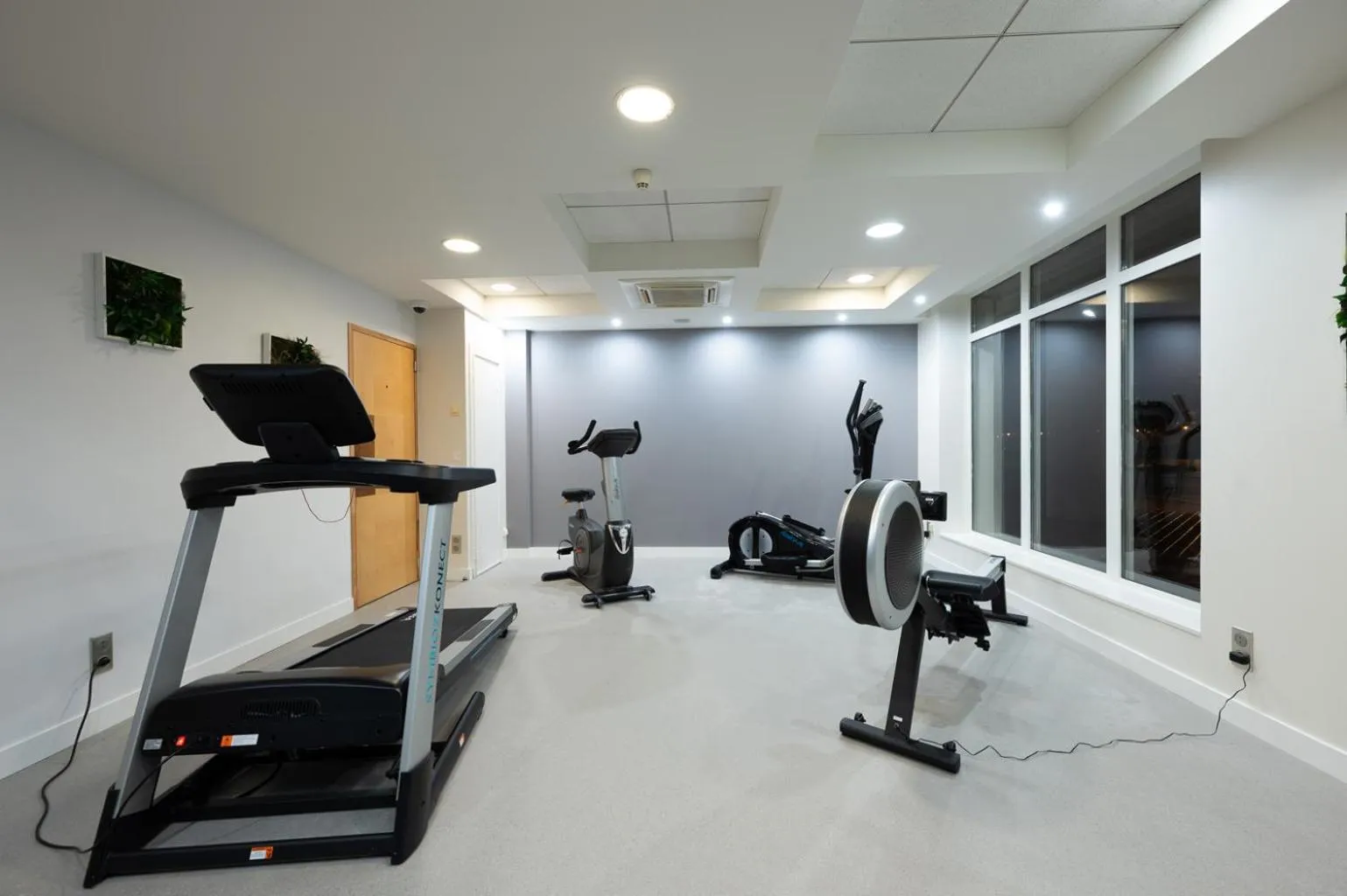 Fitness centre/facilities in Holiday Inn Calais-Centre by IHG