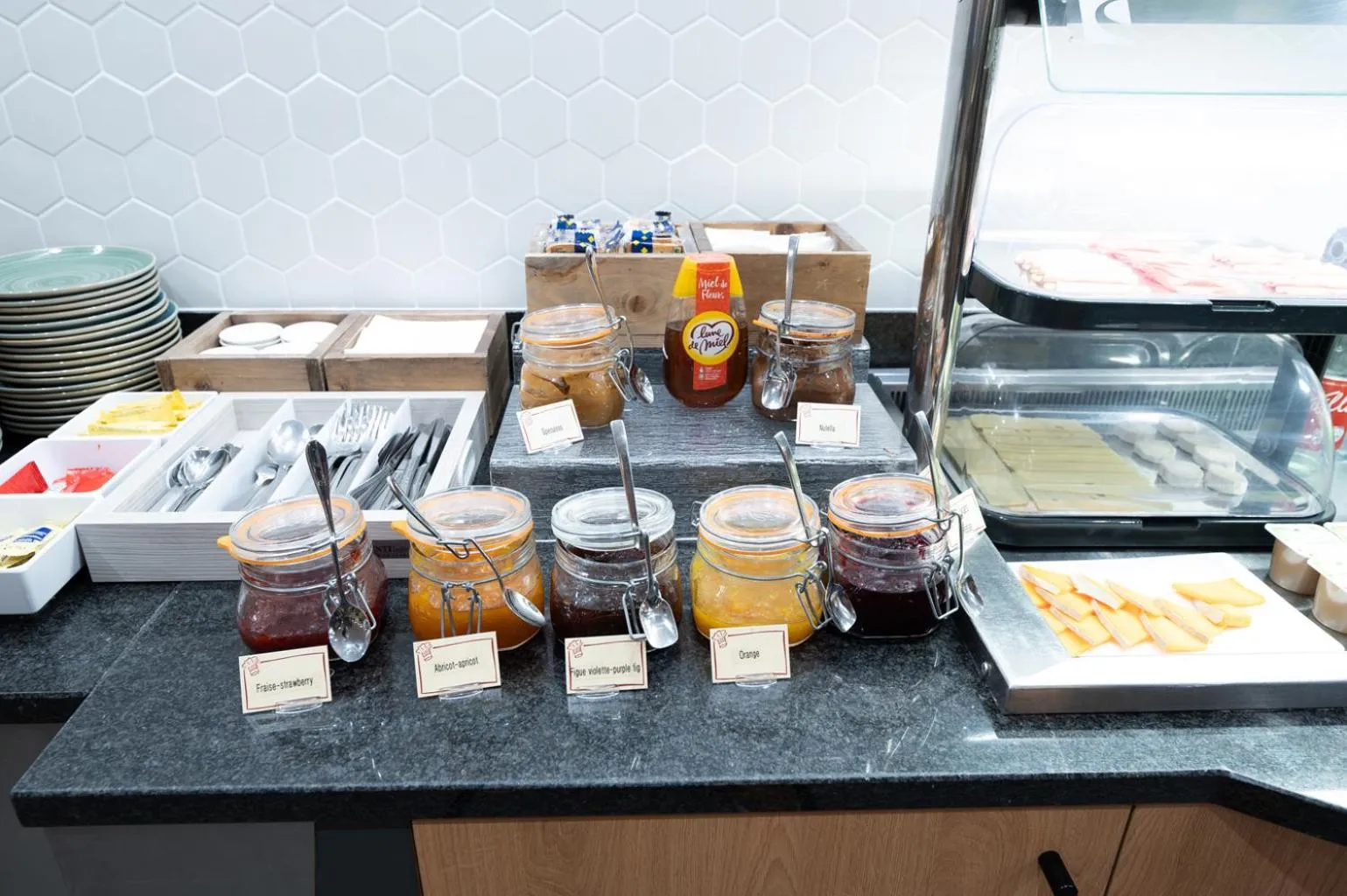 Buffet breakfast in Holiday Inn Calais-Centre by IHG