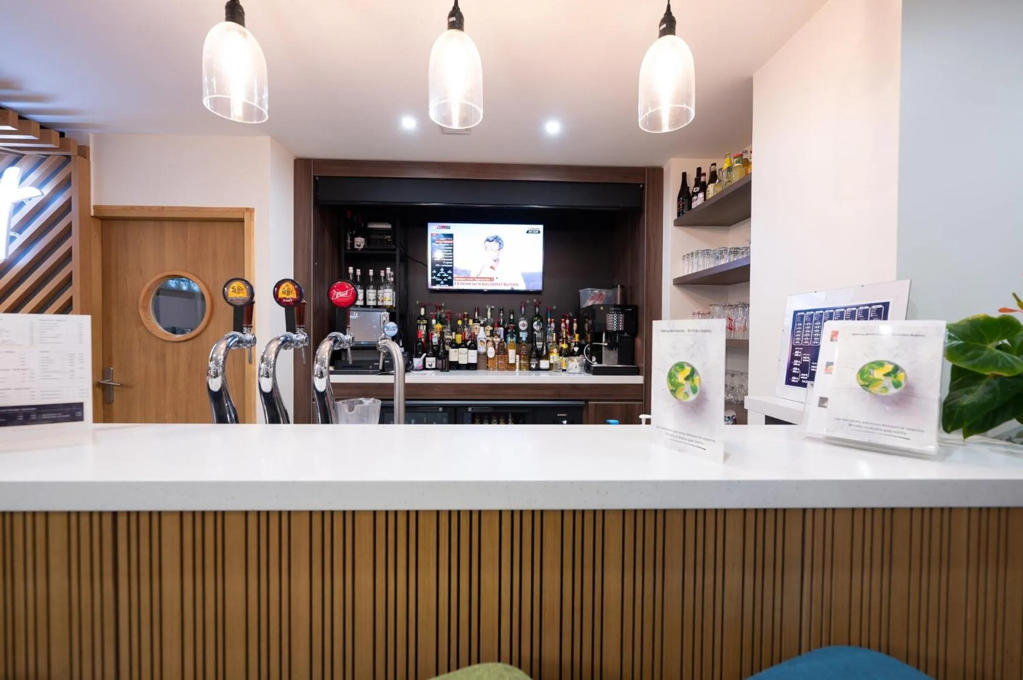 Restaurant/places to eat in Holiday Inn Calais-Centre by IHG