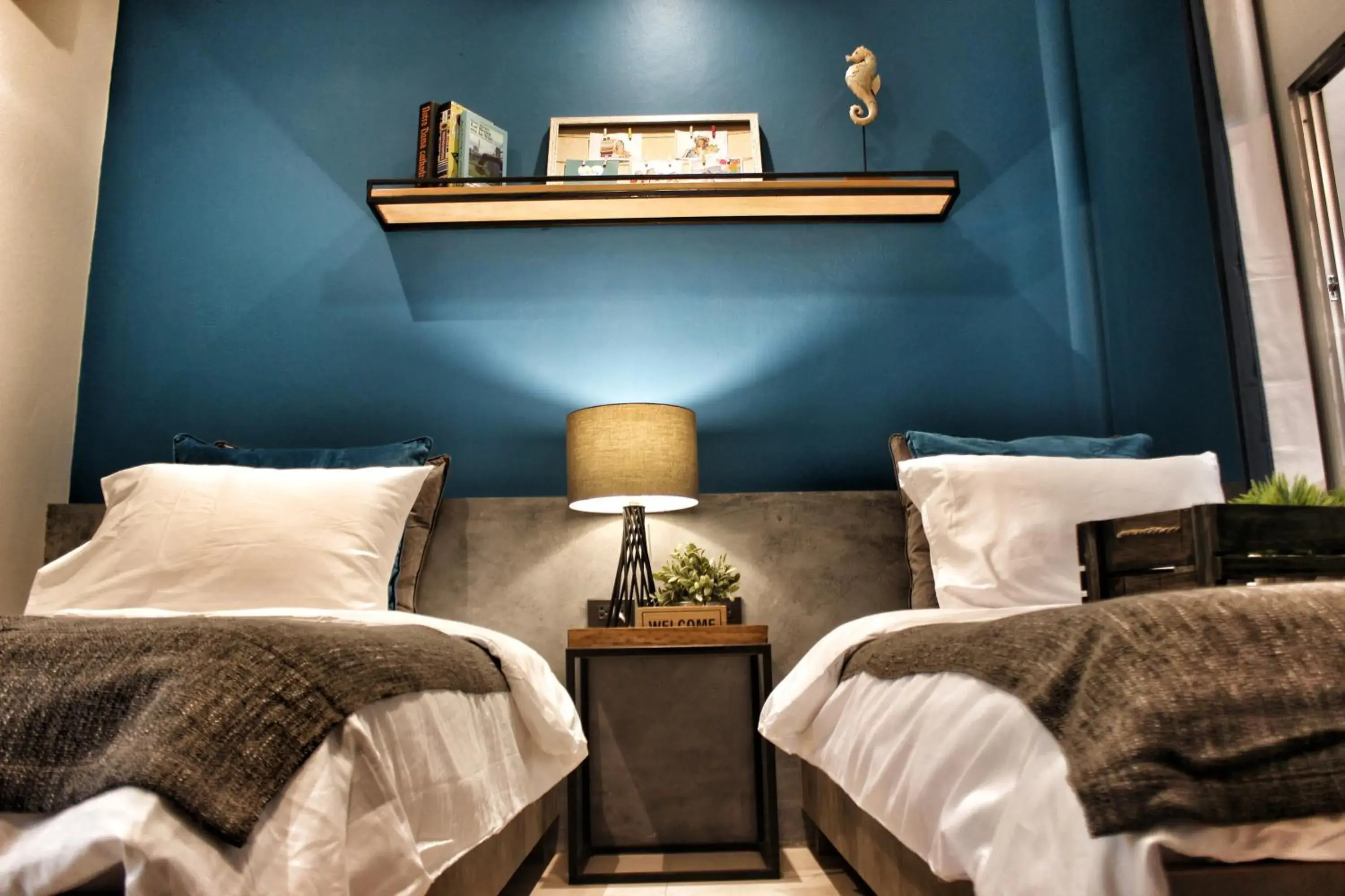 Bed in Ku at sea Bed in Ku at sea