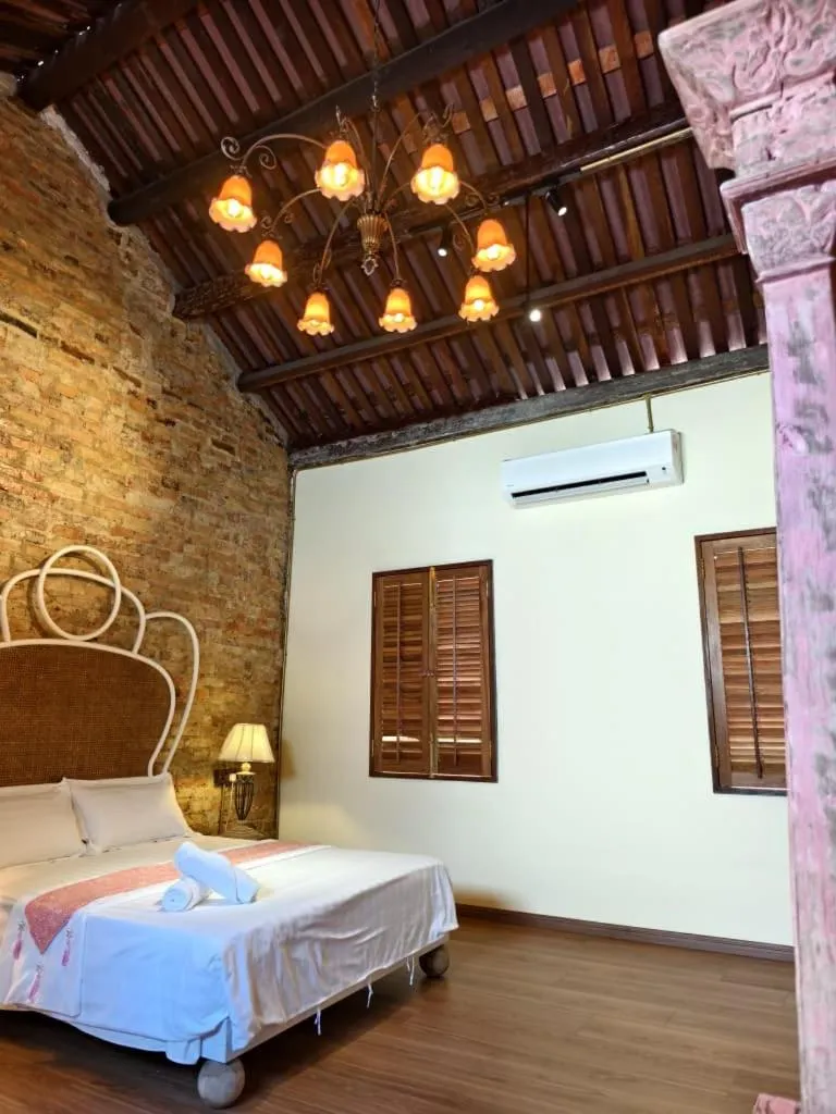 Bed in Ohana House HQ