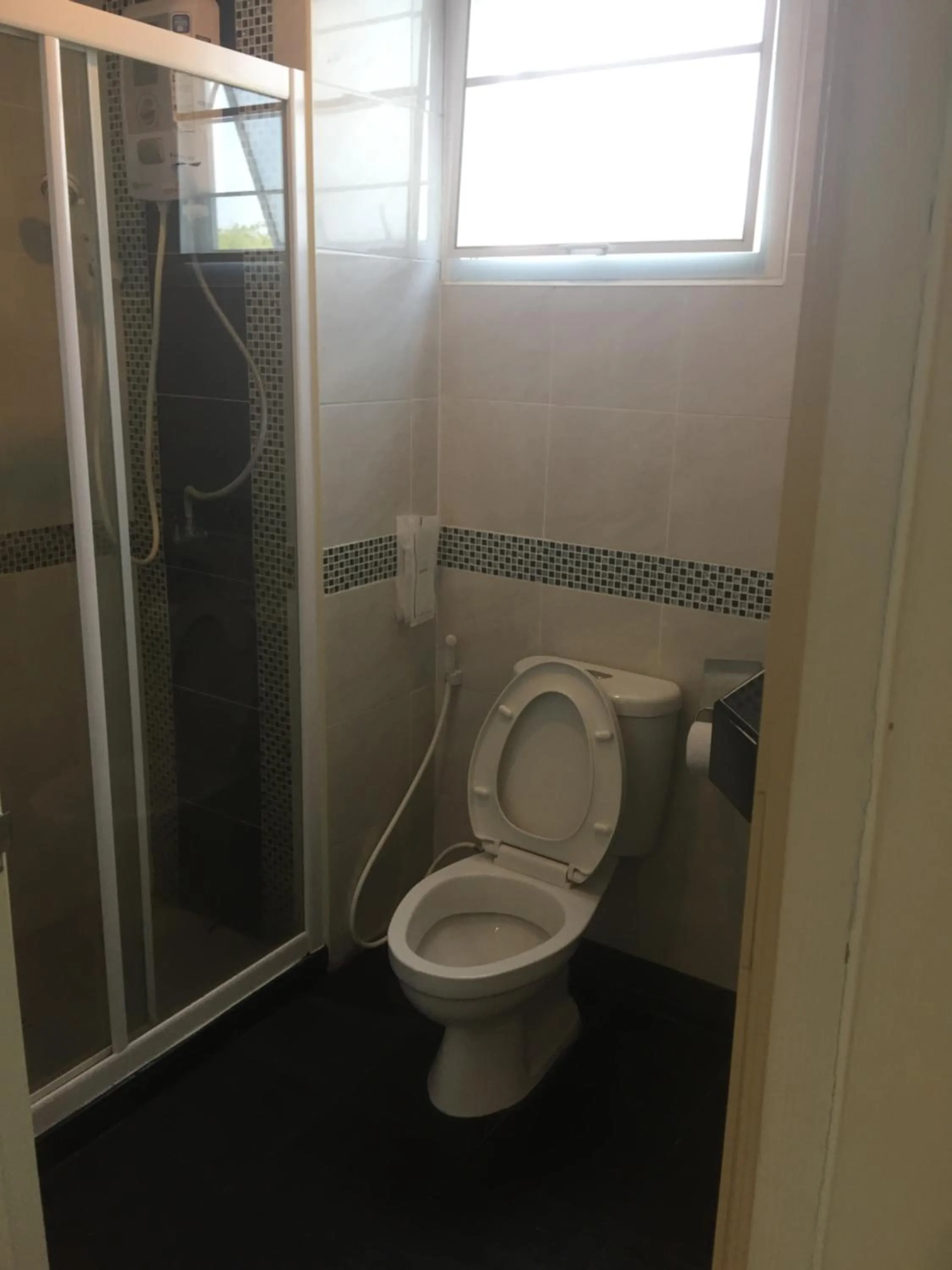 Shower in Grand Lopburi