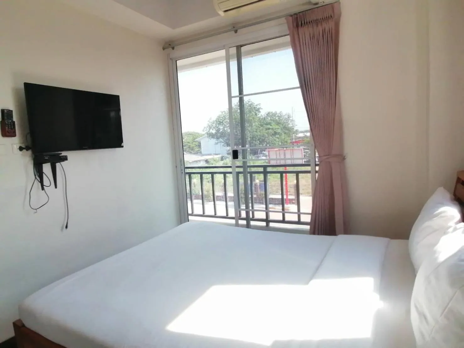Bed in Grand Lopburi