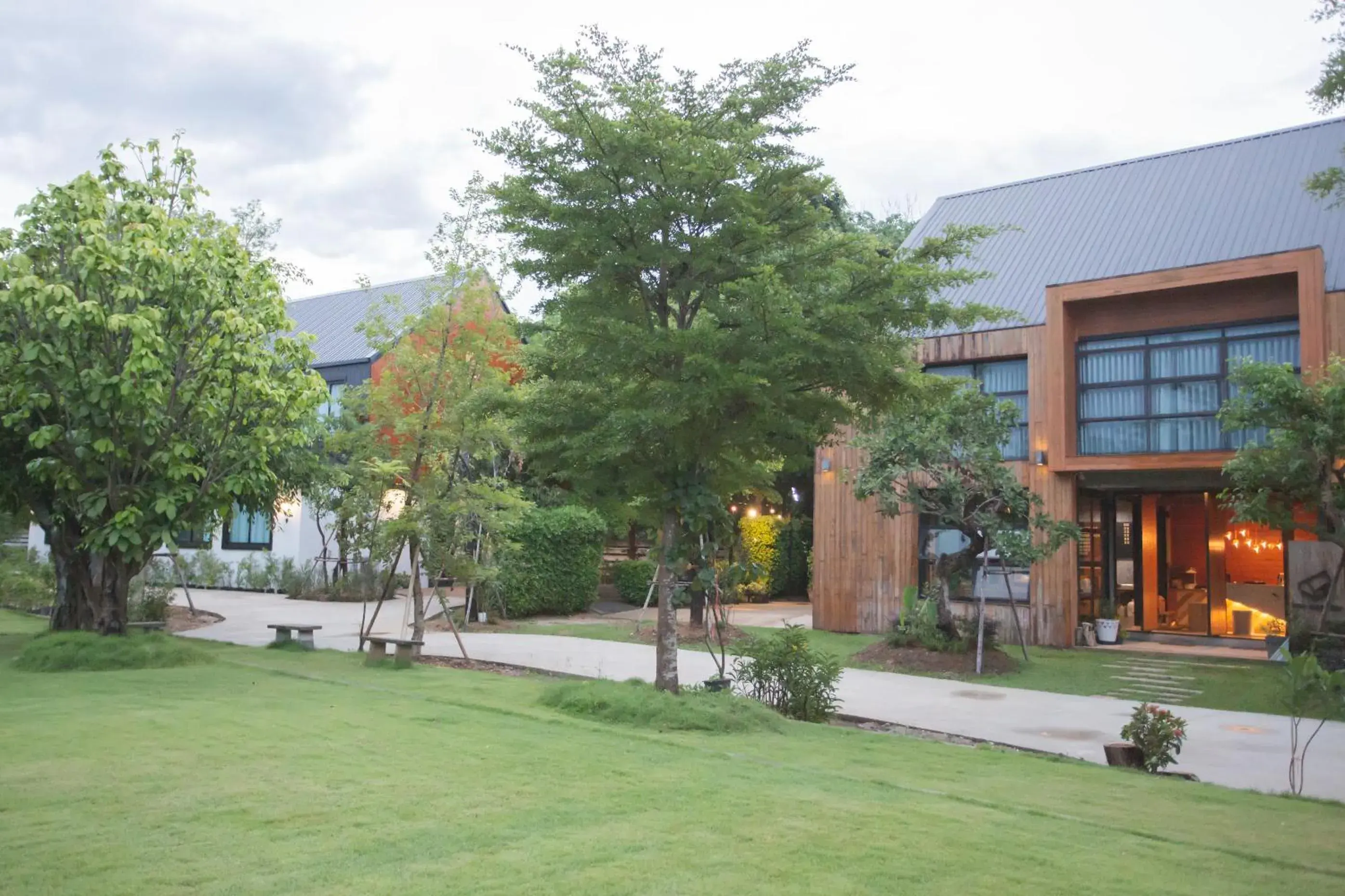 Property building in Karpenter Lampang Property building in Karpenter Lampang