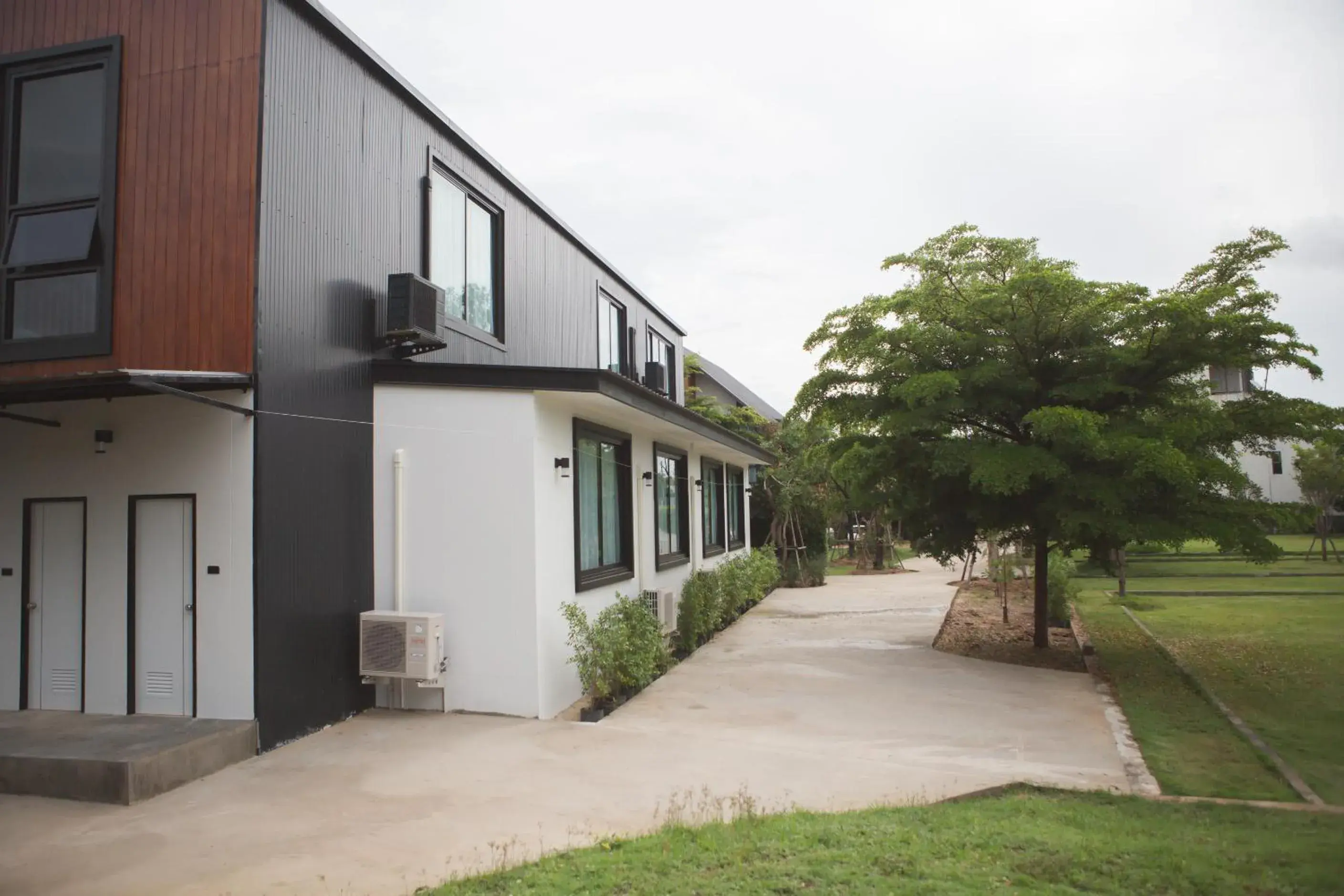 Property building in Karpenter Lampang Property building in Karpenter Lampang