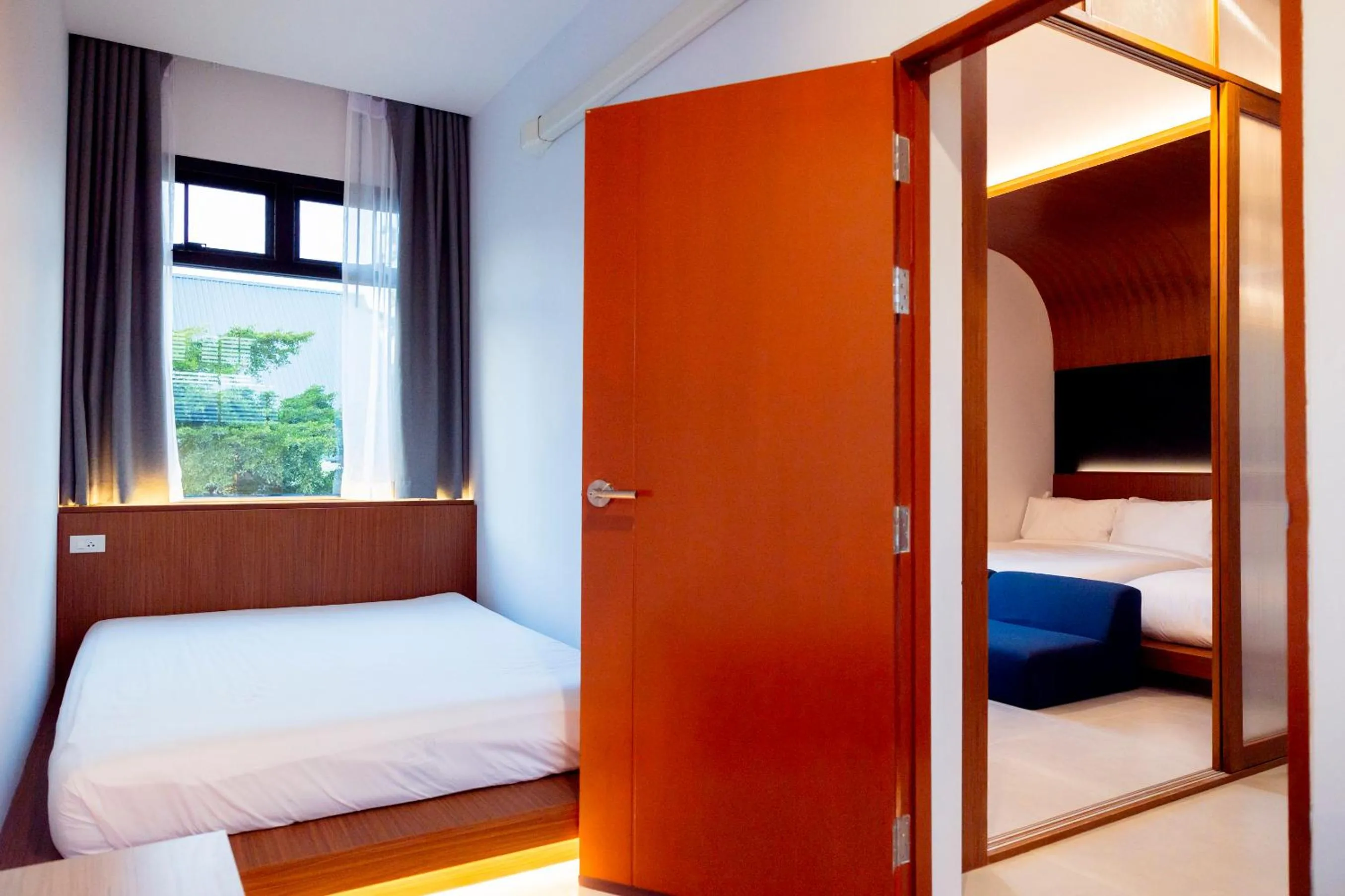 Photo of the whole room, Bed in Karpenter Lampang