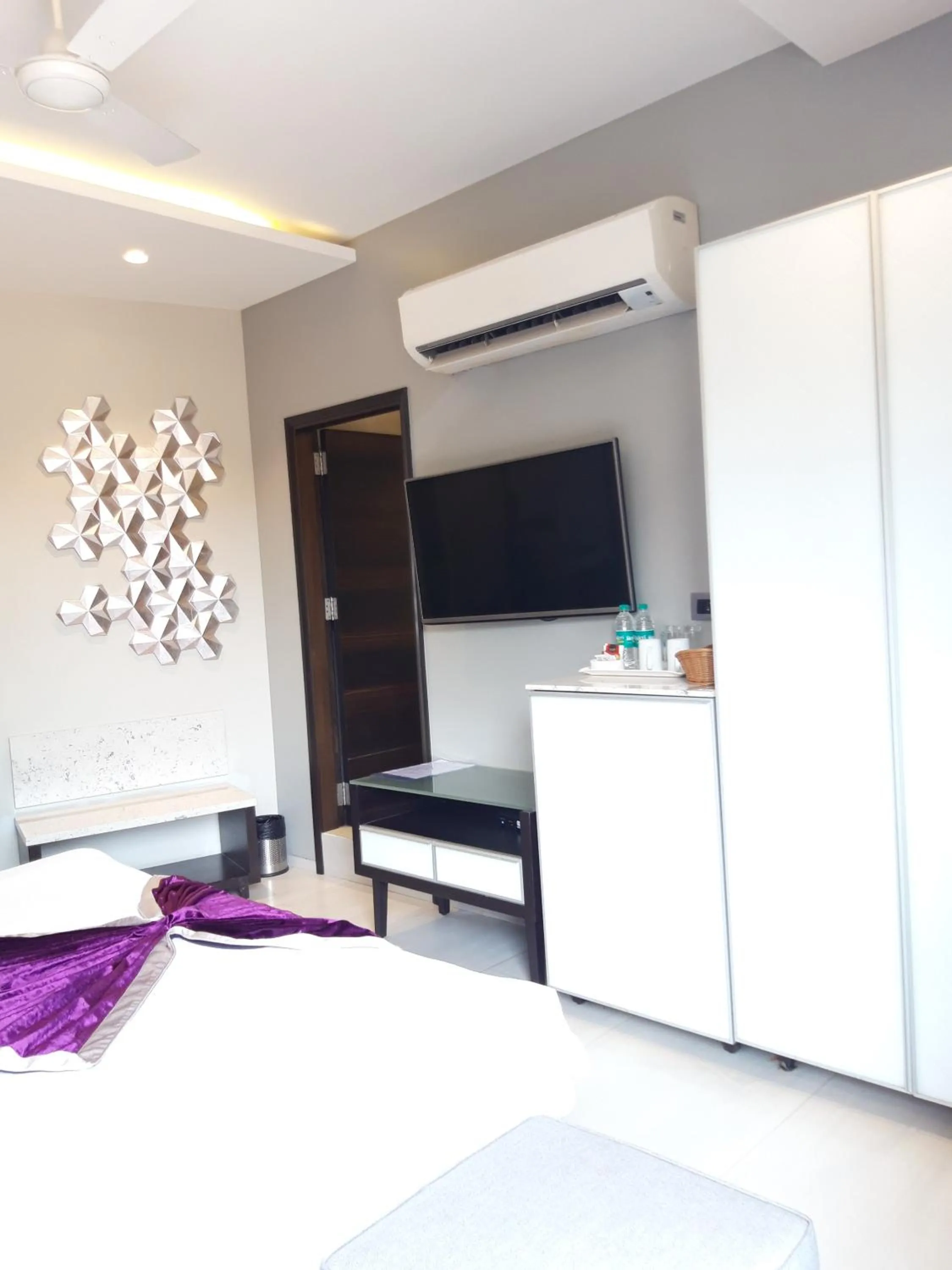 Bedroom, Bed in The Flora Grand, Vasco, Goa