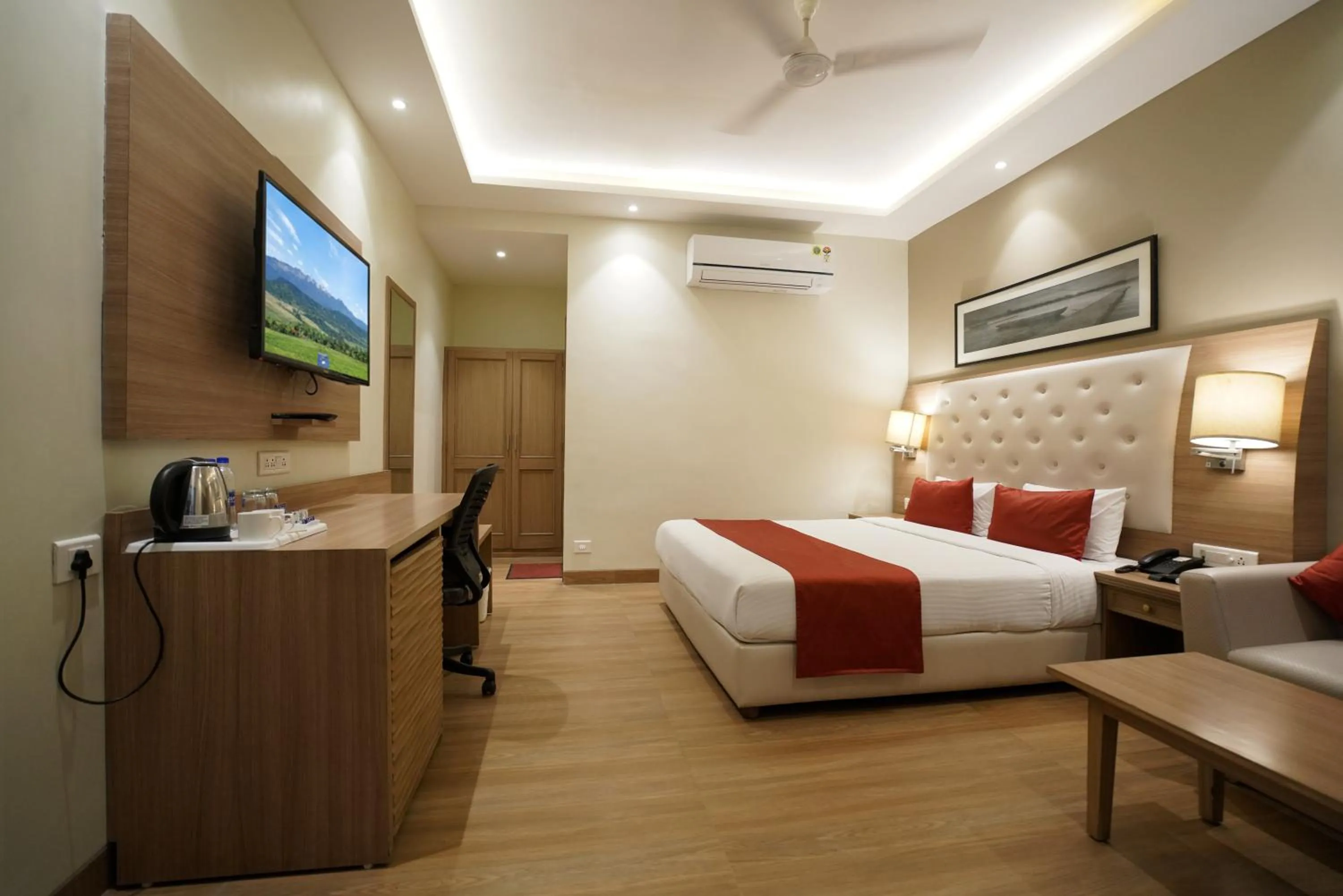 Bedroom, Bed in Kalinga Hotel