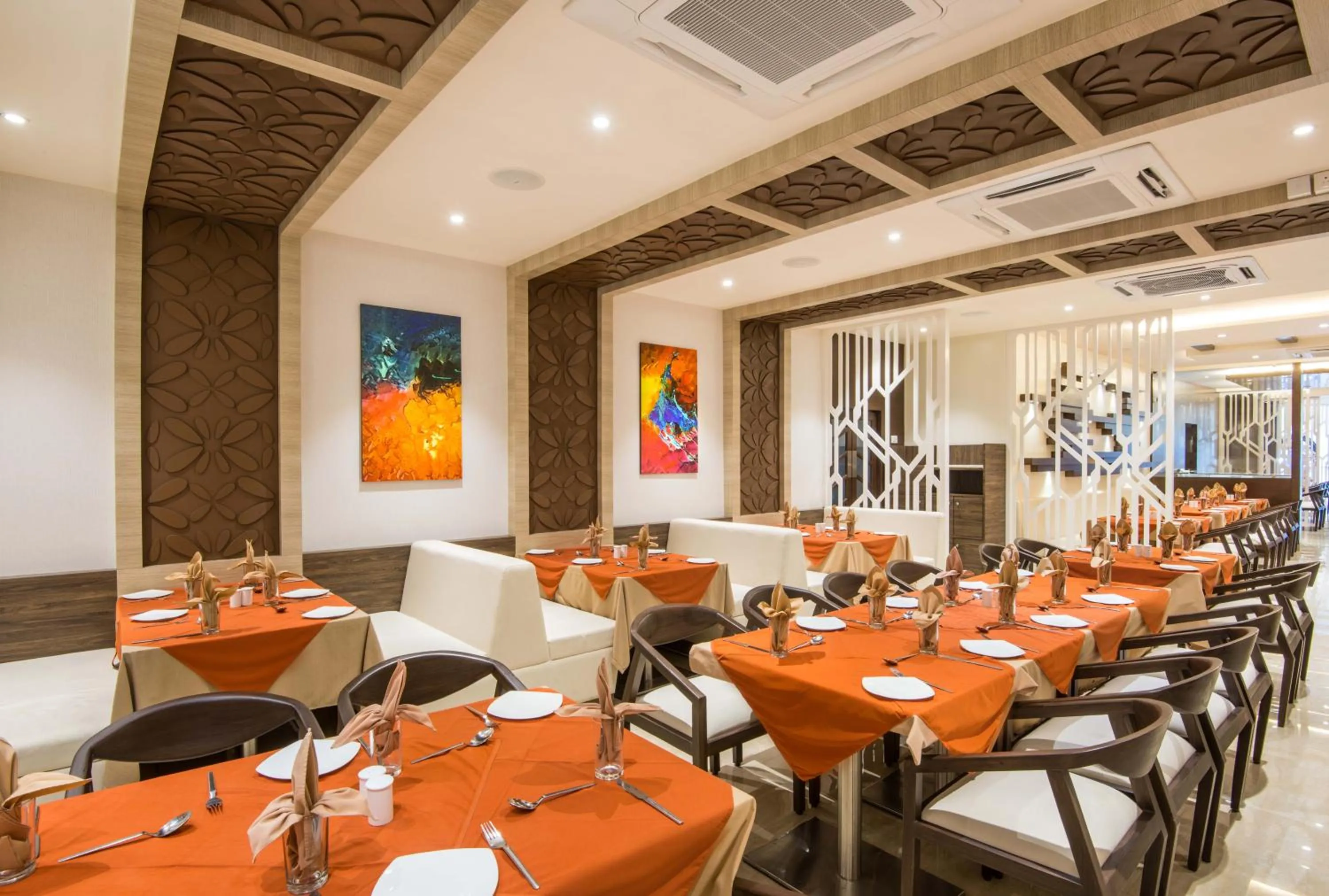 Restaurant/places to eat in Kalinga Hotel