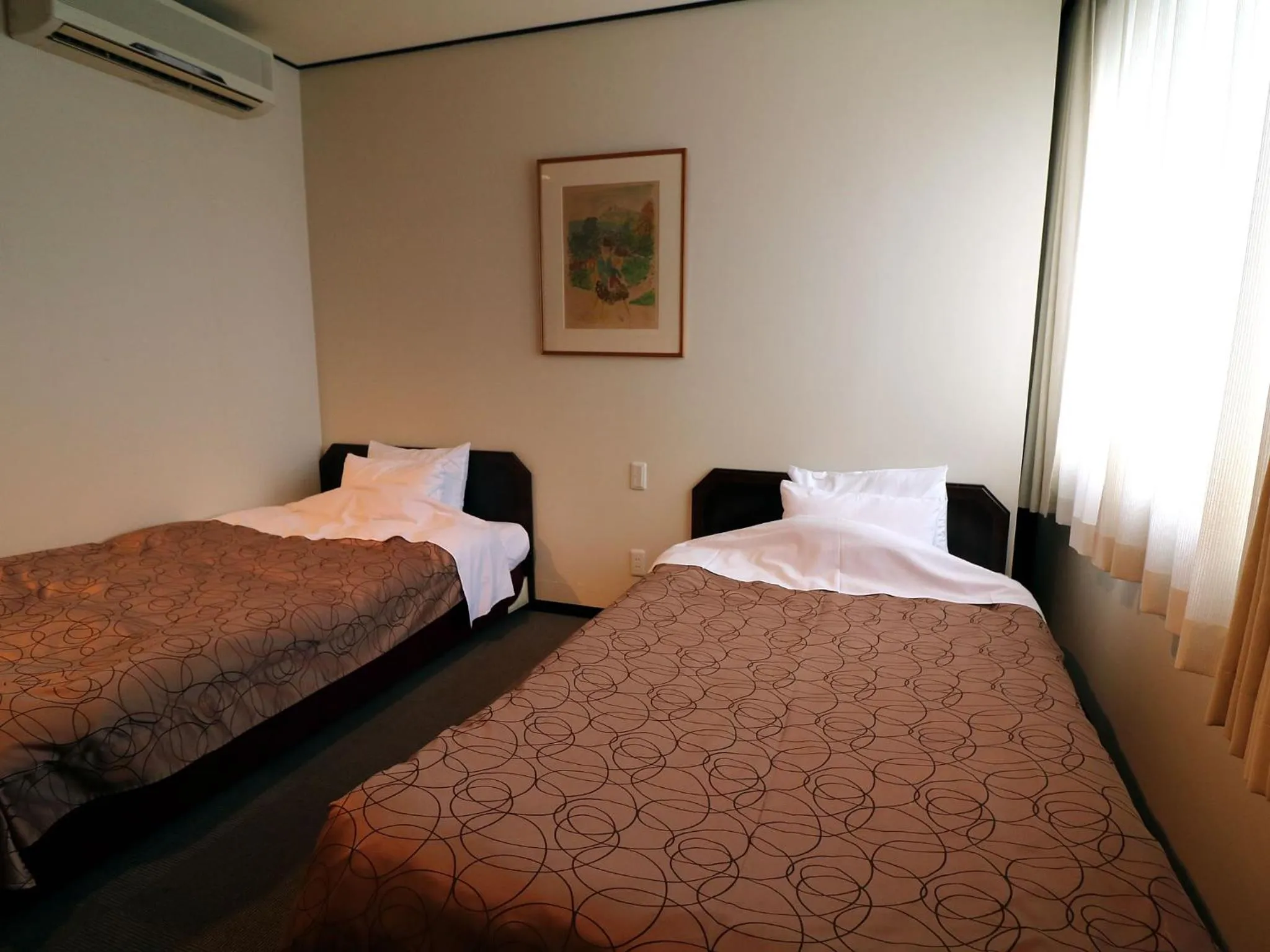 Photo of the whole room in Hotel Zurich Toho 2001