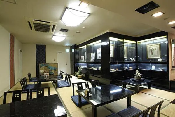 Restaurant/Places to Eat in Hotel Zurich Toho 2001