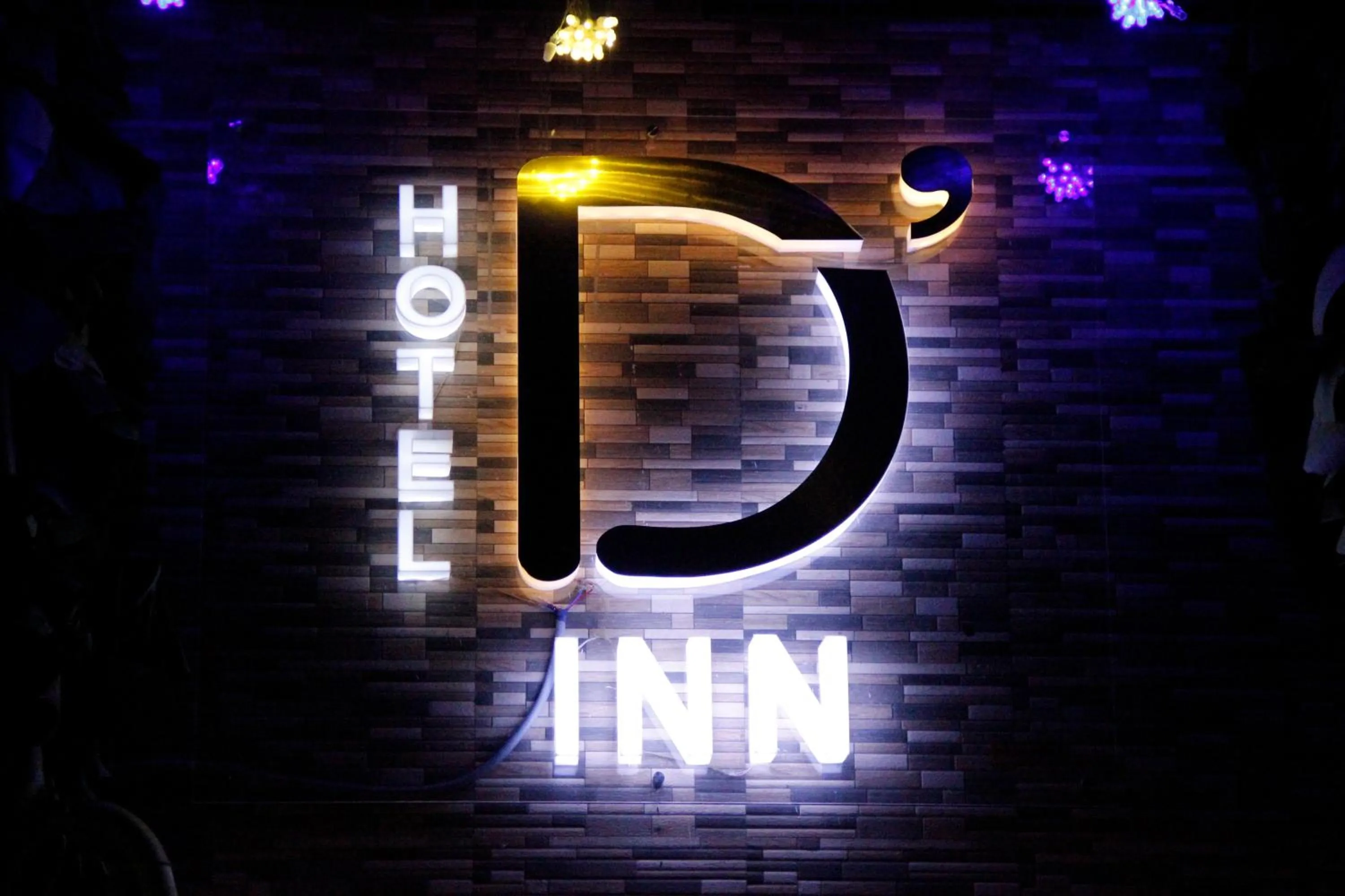 Property logo or sign in D'Inn