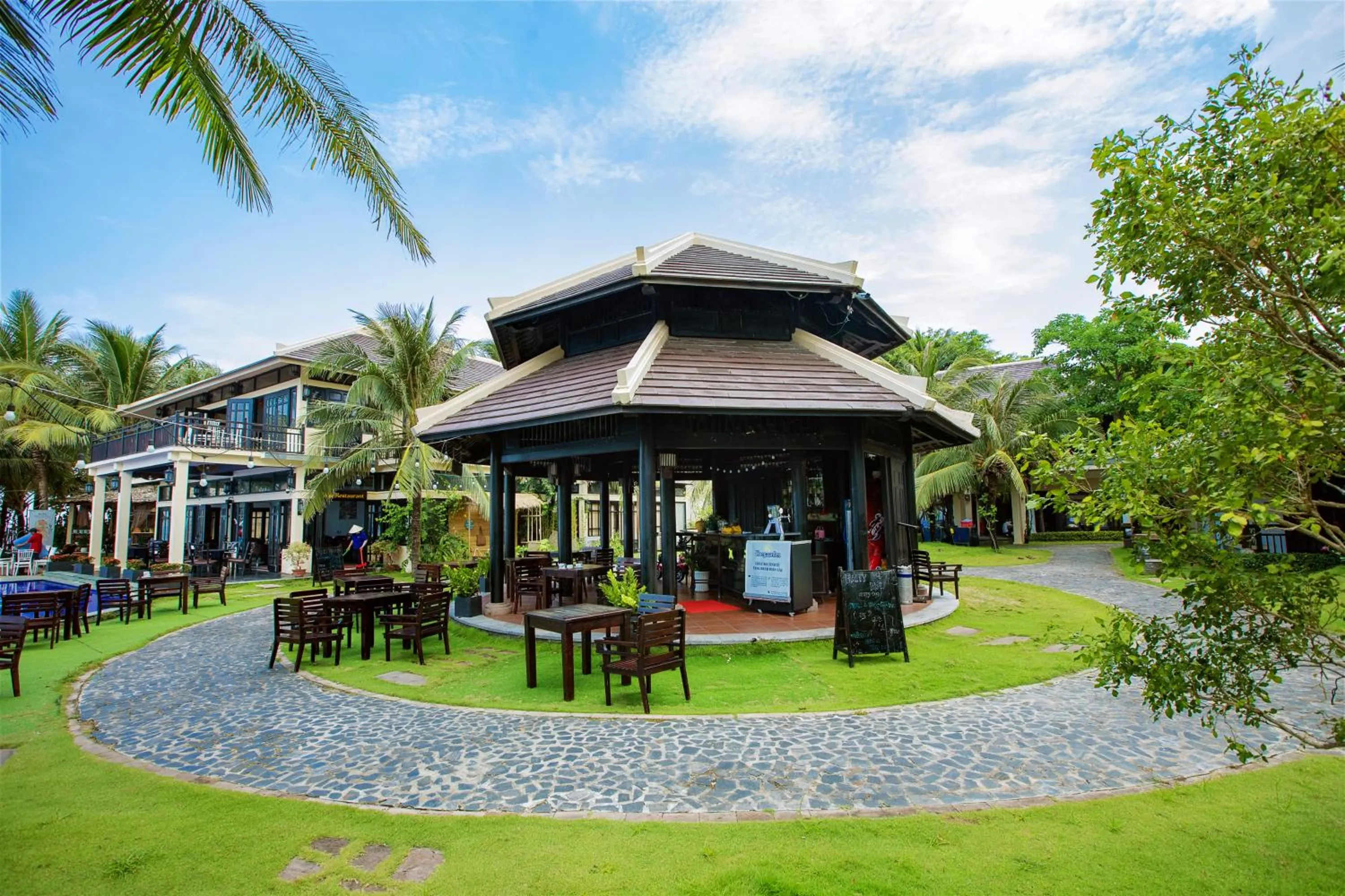 Banquet/Function facilities in Anja Beach Resort & Spa