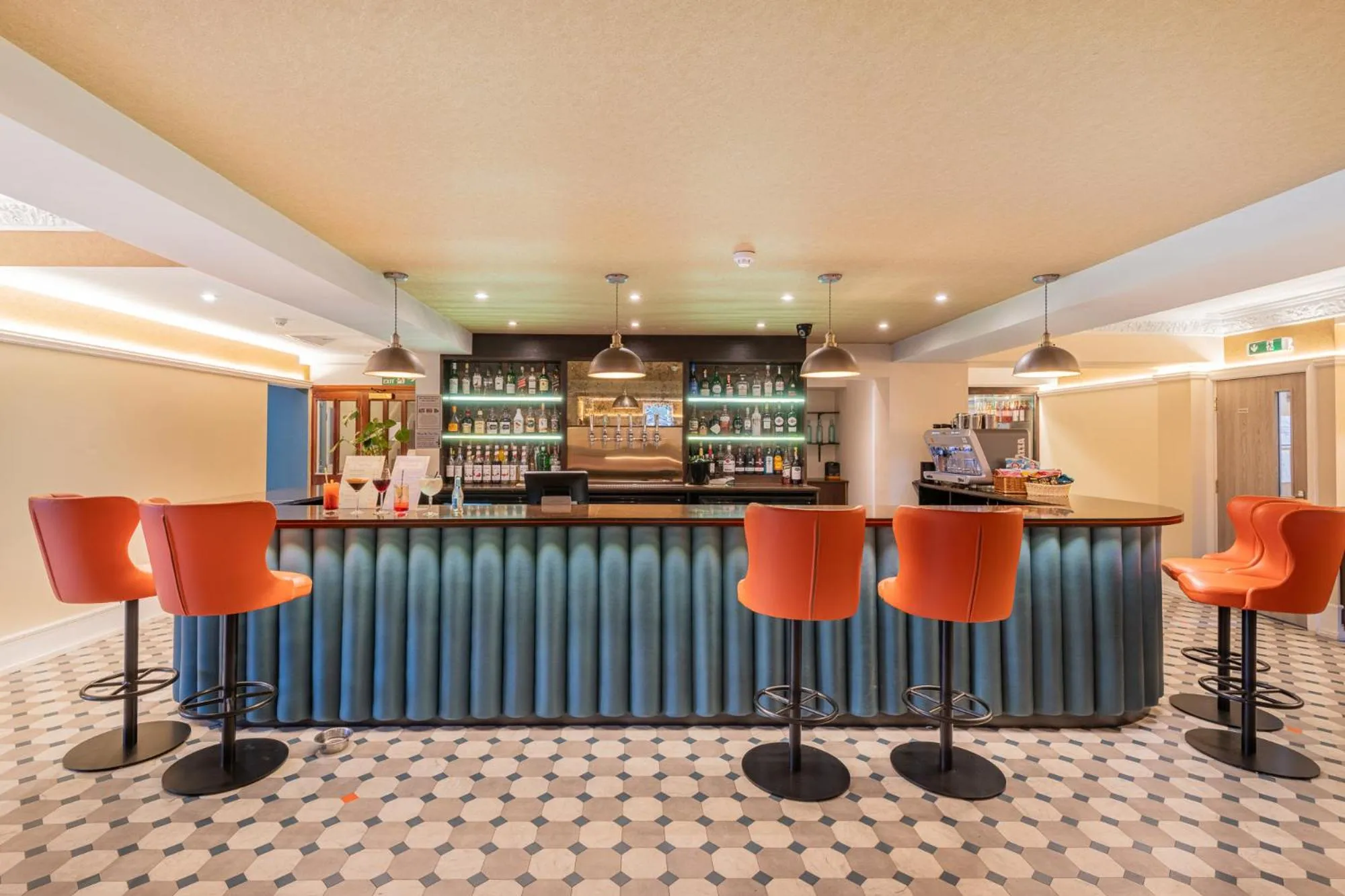 Lounge or bar in The Riverside