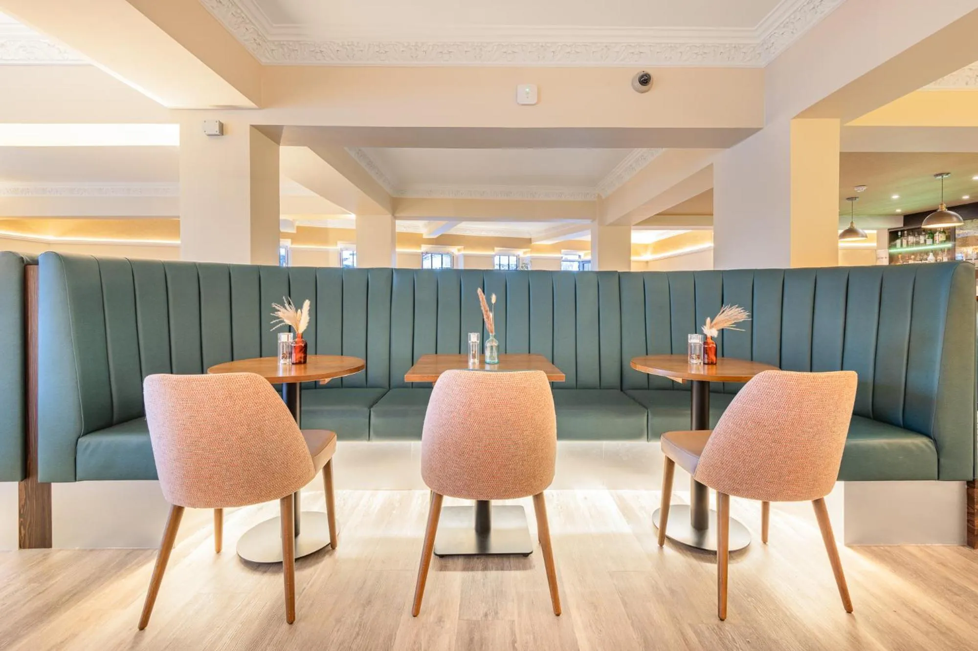 Lounge or bar in The Riverside