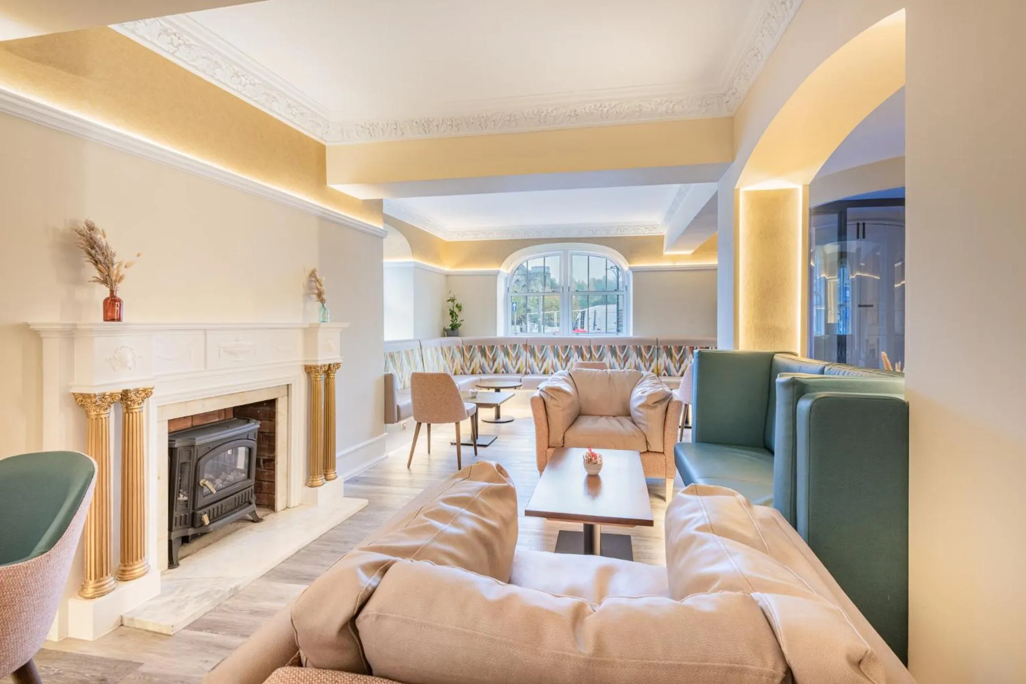 Lounge or bar in The Riverside