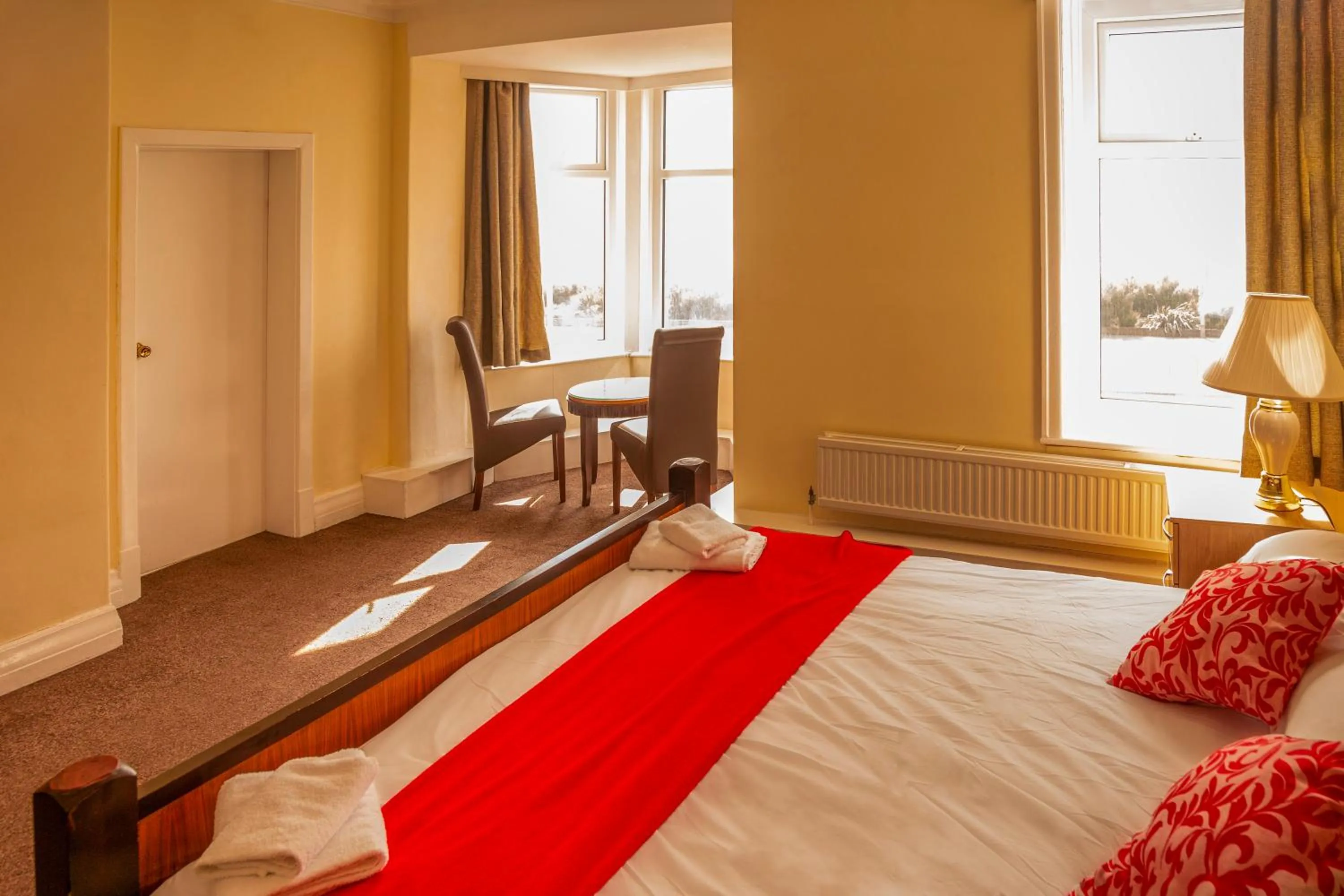 Photo of the whole room, Bed in The Savoy Hotel