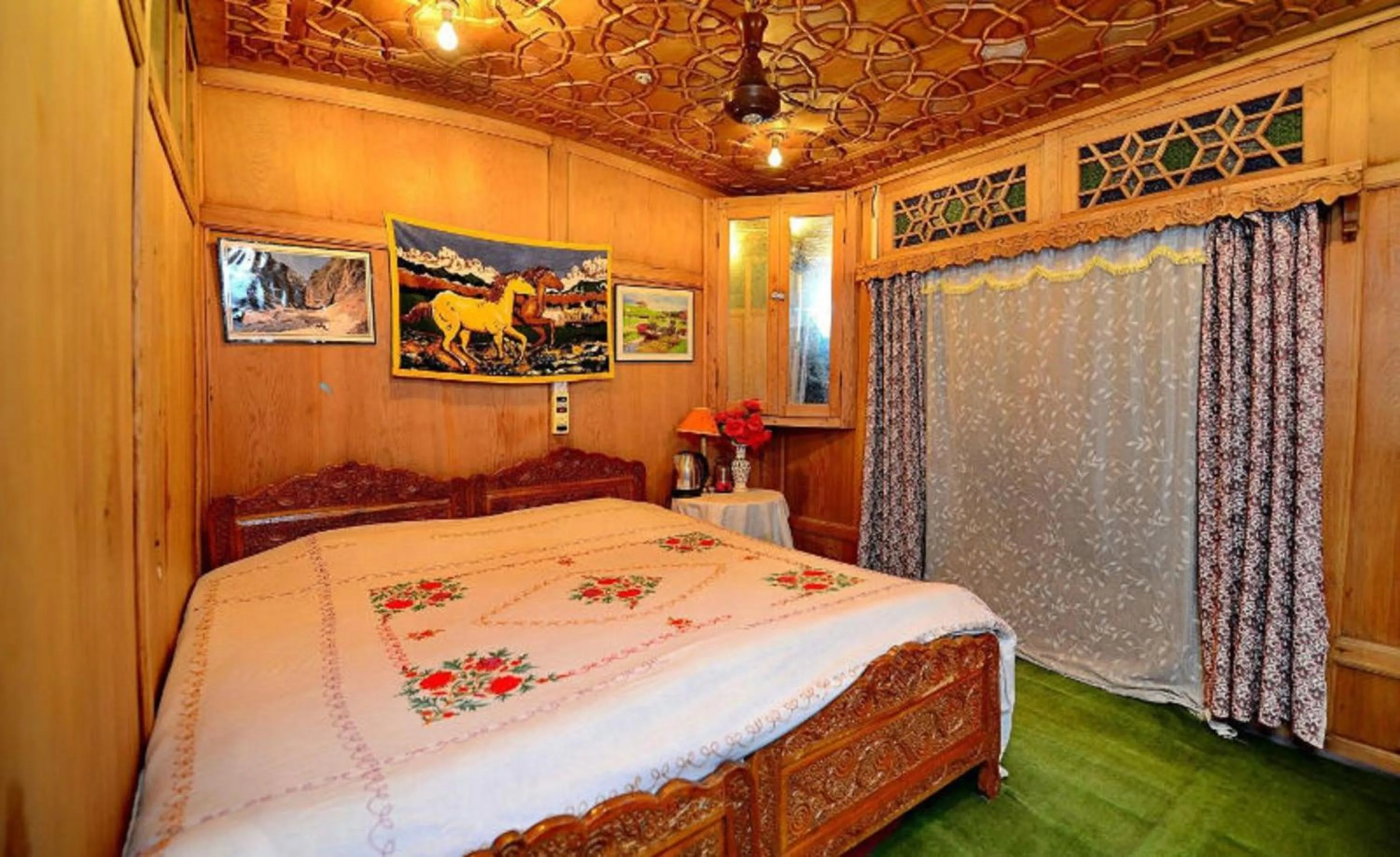 Deluxe Double Room in Umbrella group of House Boat