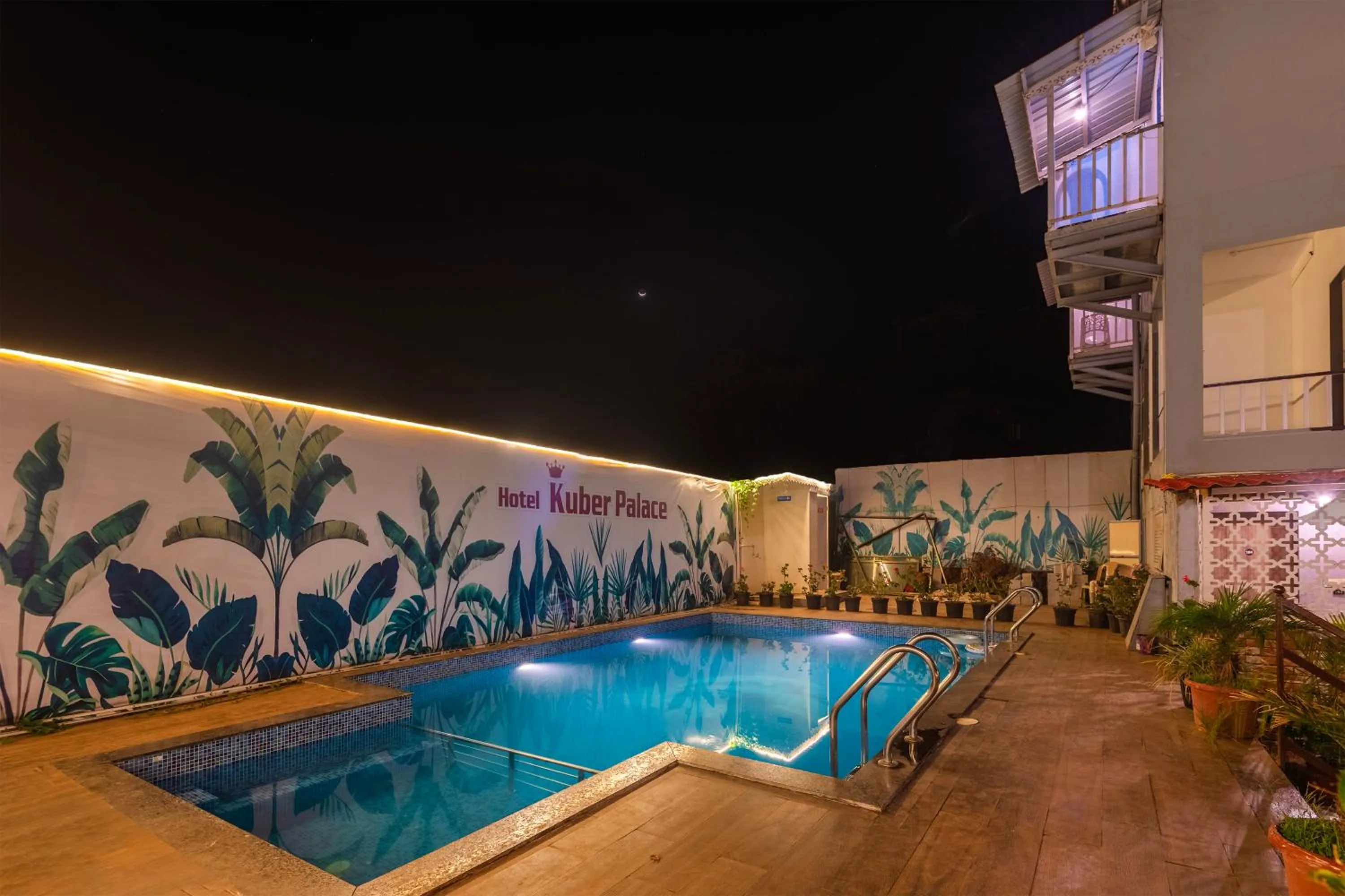 Swimming pool in Treebo Kuber Palace with Swimming Pool