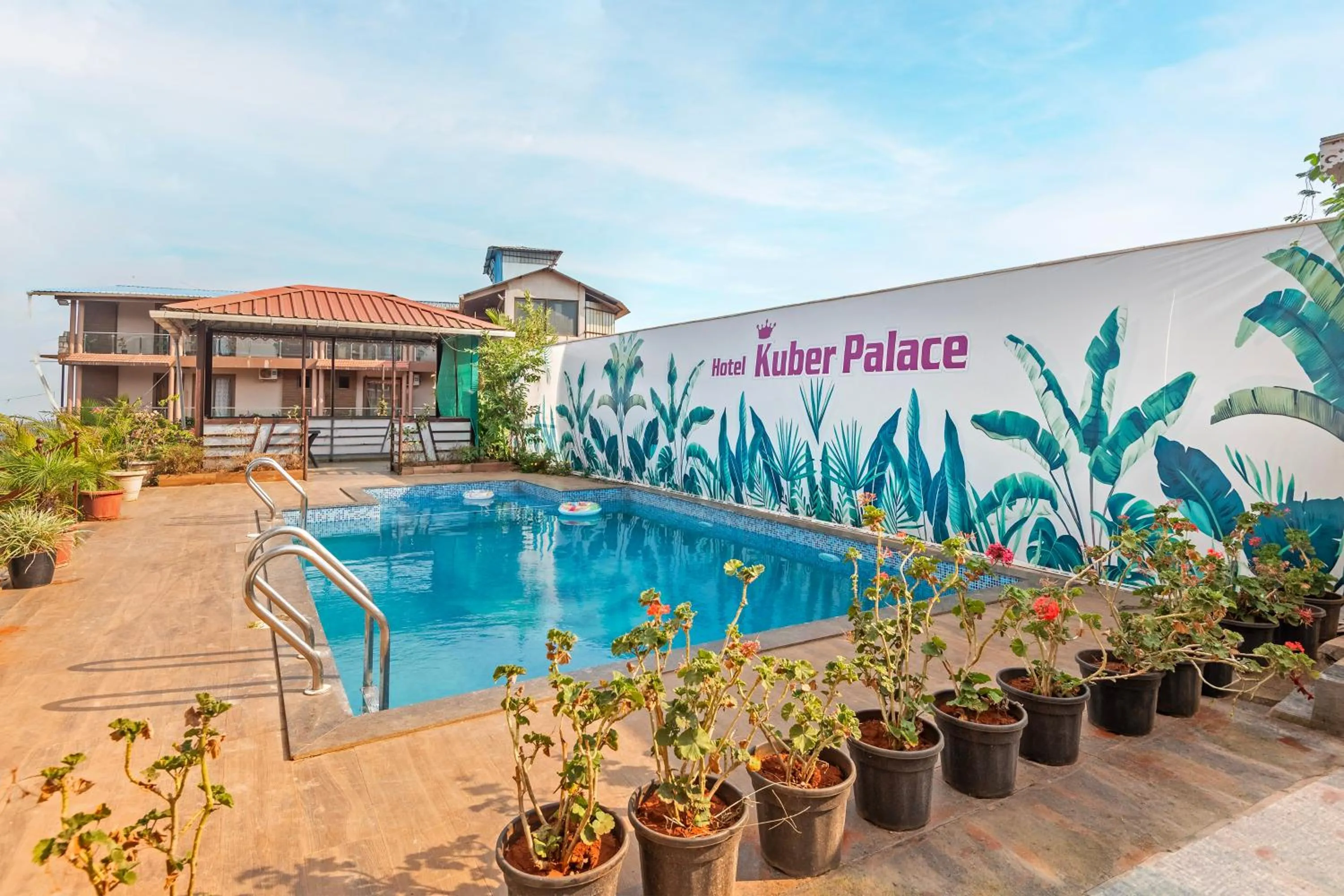 Swimming pool in Treebo Kuber Palace with Swimming Pool