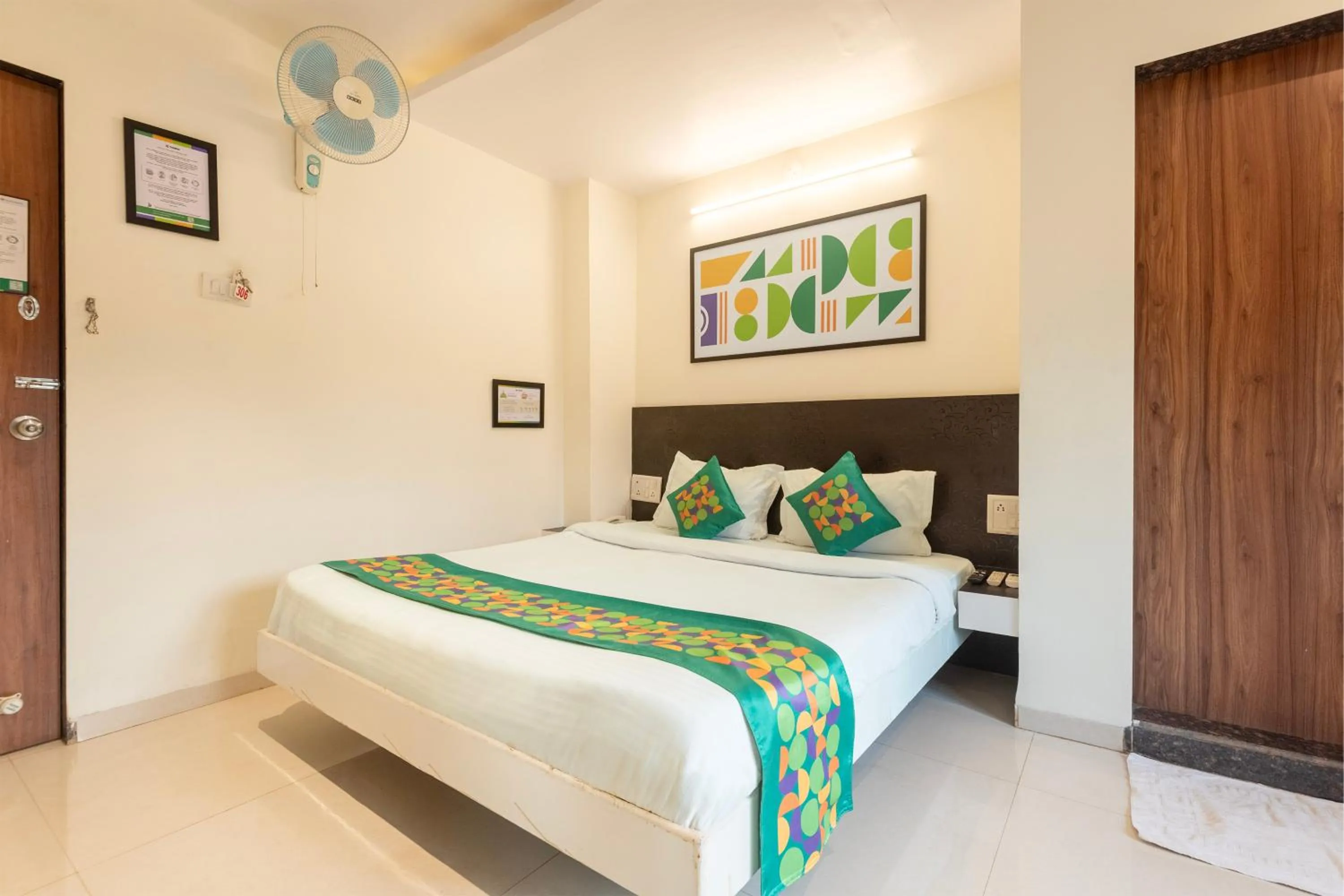 Bedroom, Bed in Treebo Kuber Palace with Swimming Pool