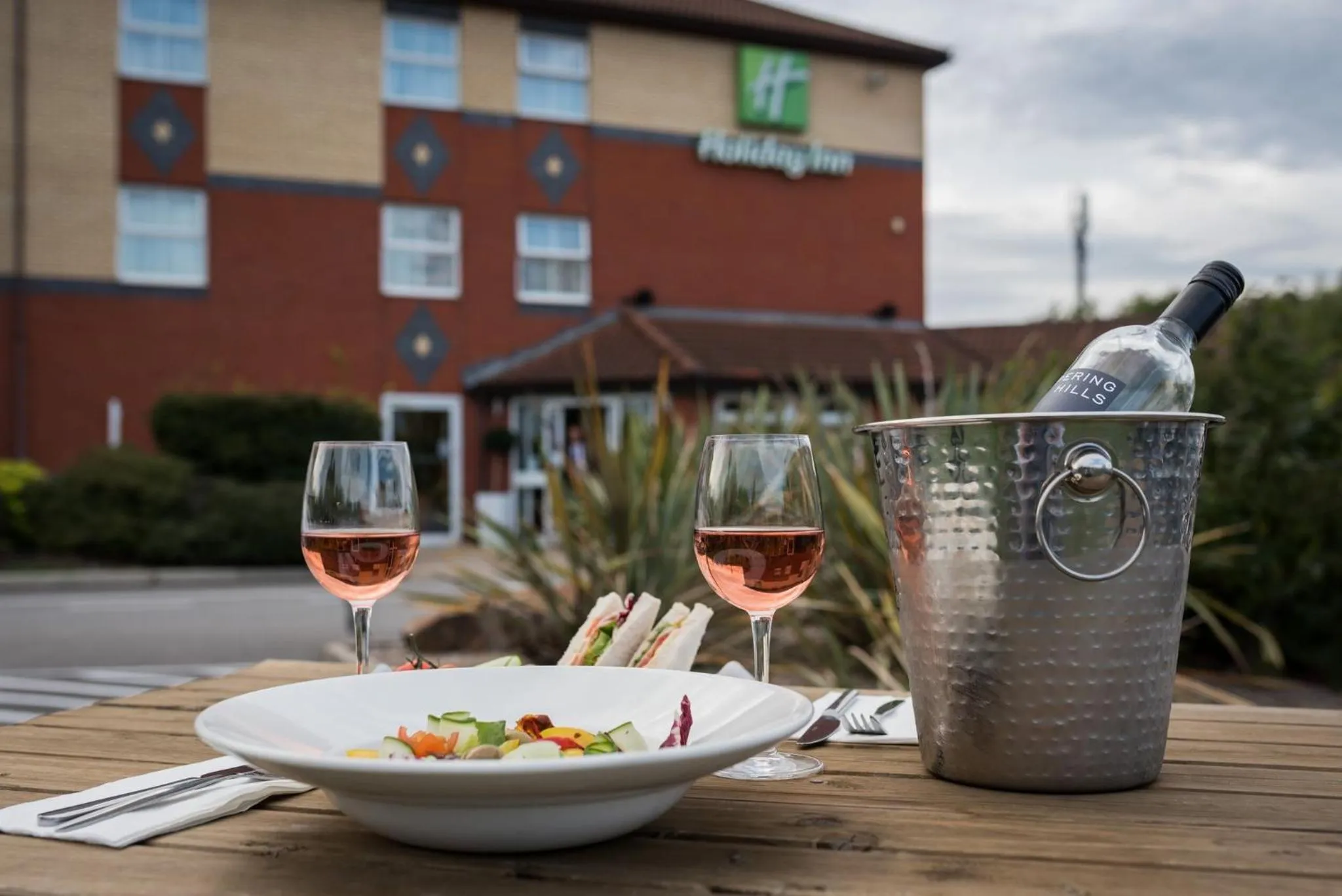 Restaurant/places to eat in Holiday Inn Manchester West by IHG