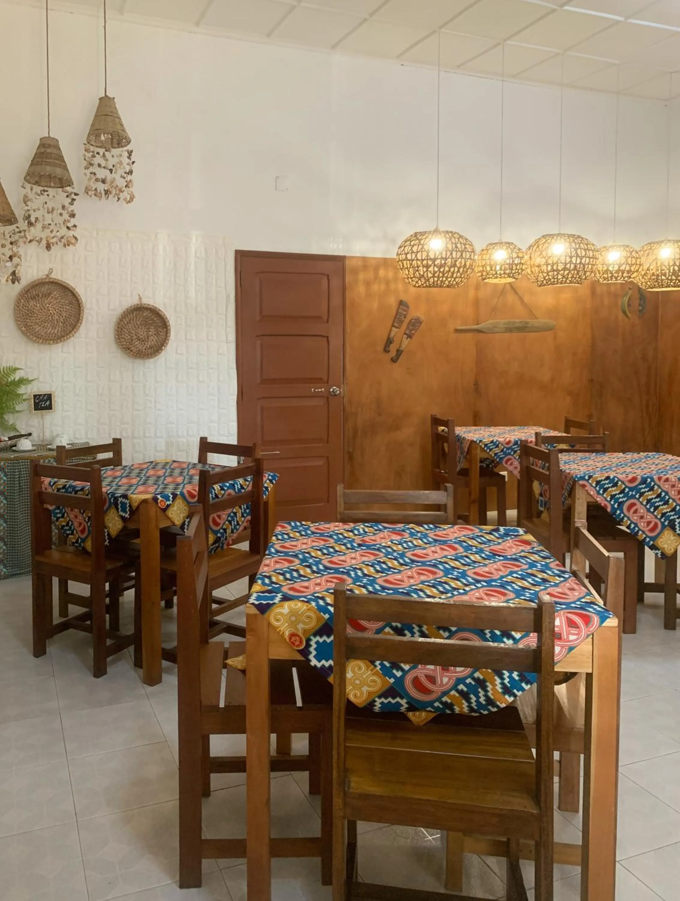 Dining area in São Pedro Guesthouse