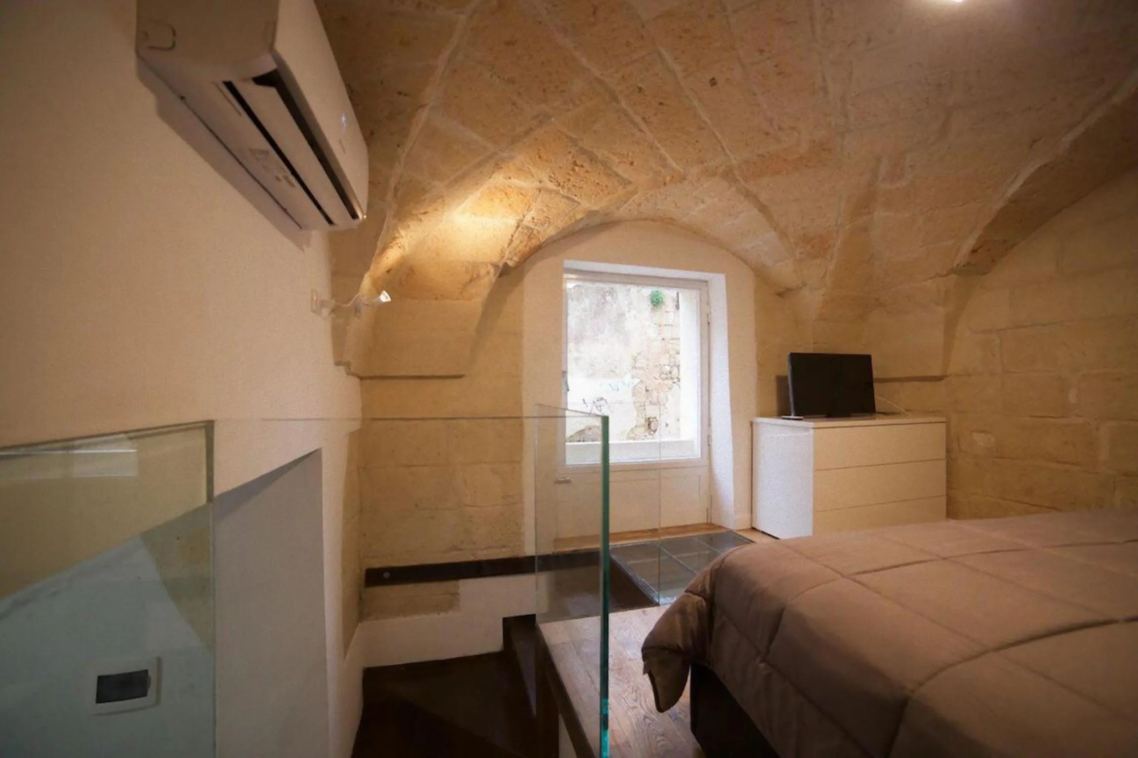 Photo of the whole room, Bed in Suite del Teatro Romano