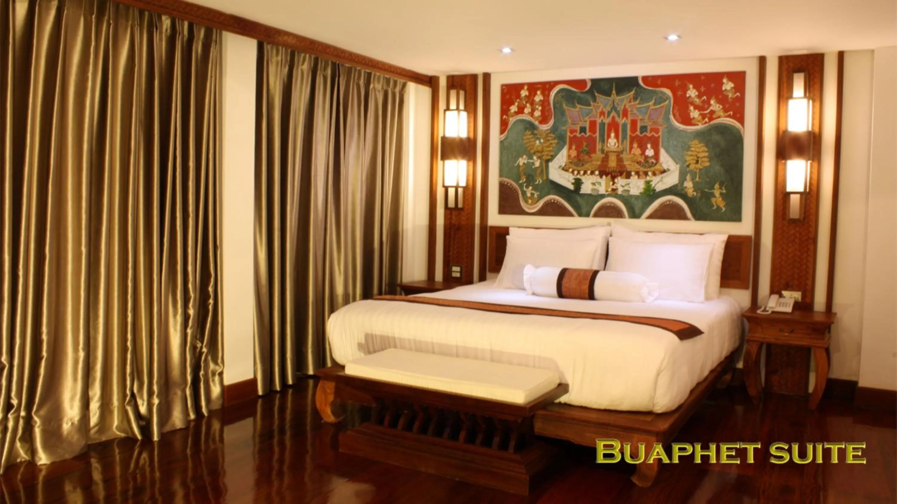 Bed in Chanthapanya Hotel
