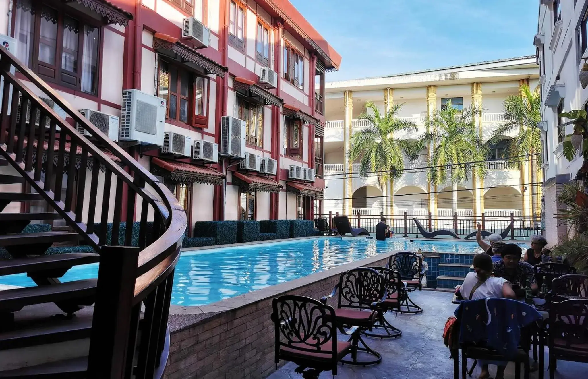 Swimming pool in Chanthapanya Hotel Swimming pool in Chanthapanya Hotel