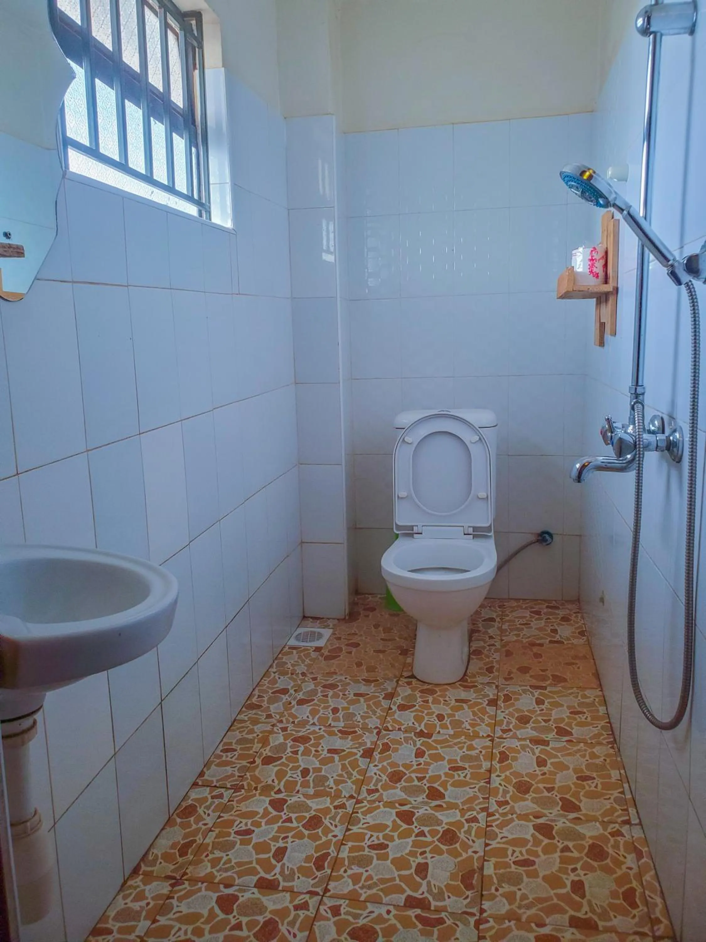 Toilet in Elite Backpackers Services