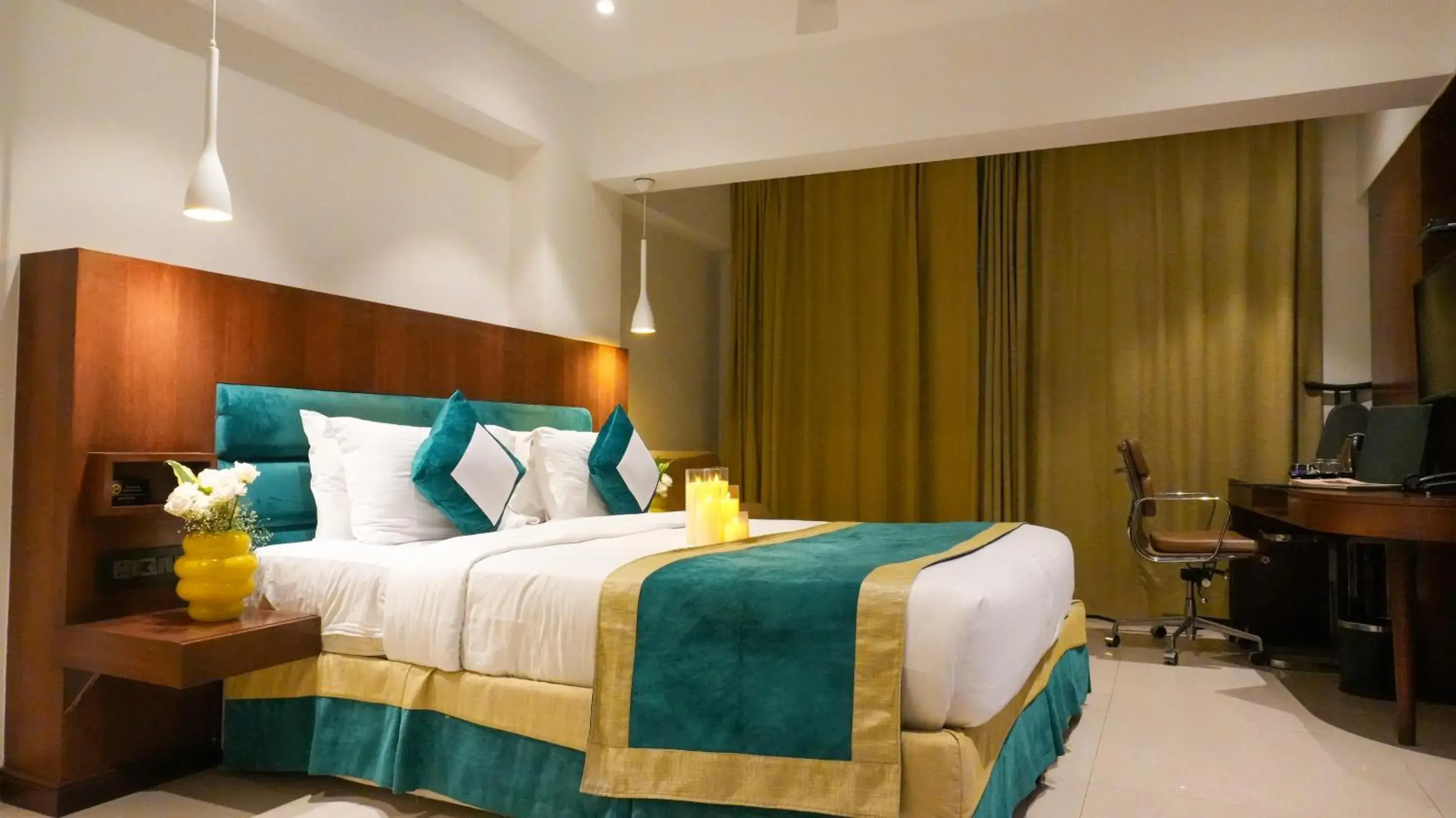 Bedroom, Bed in Club Emerald Bedroom, Bed in Club Emerald