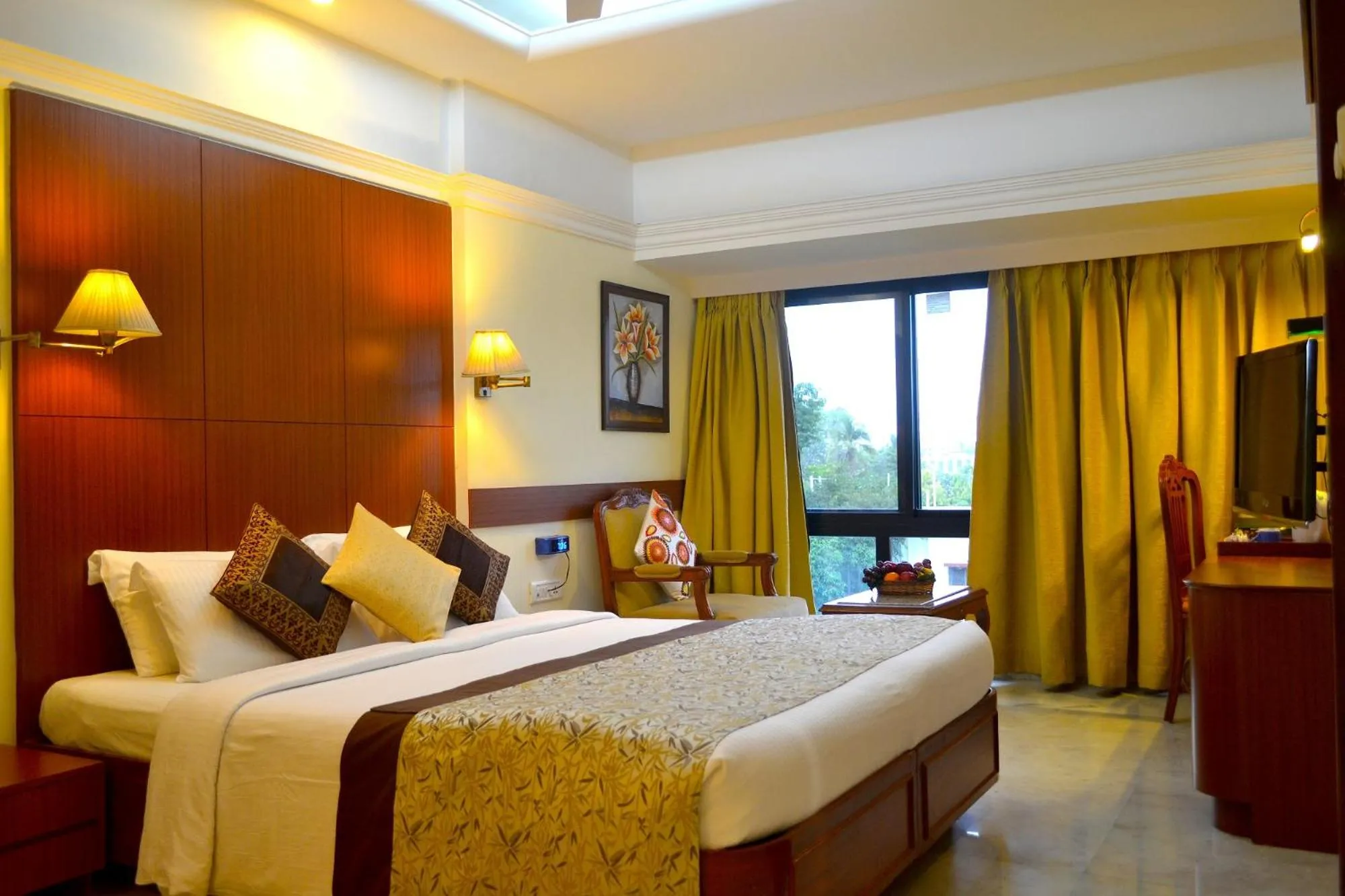 Photo of the whole room, Bed in Club Emerald