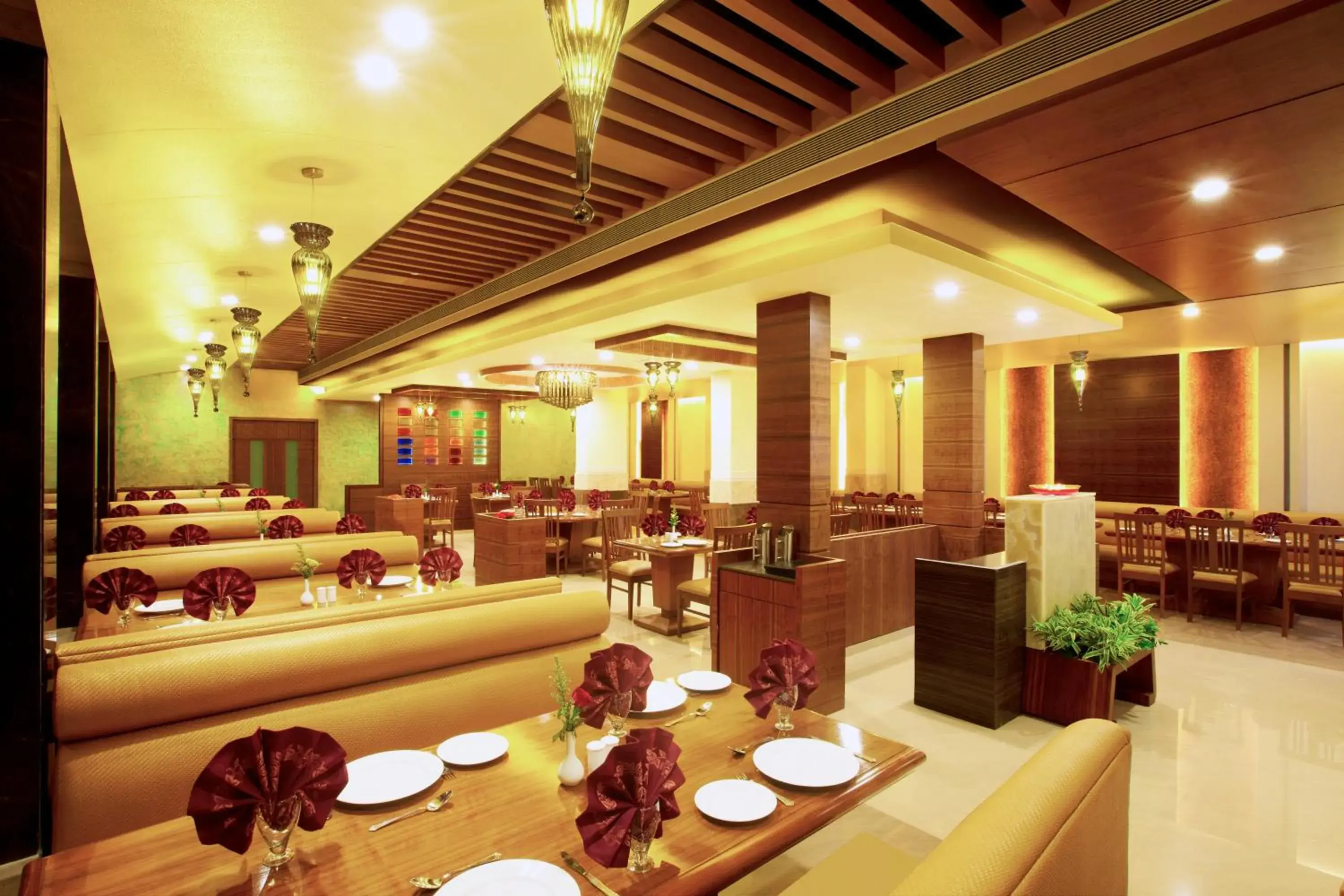 Restaurant/places to eat in Club Emerald Restaurant/places to eat in Club Emerald